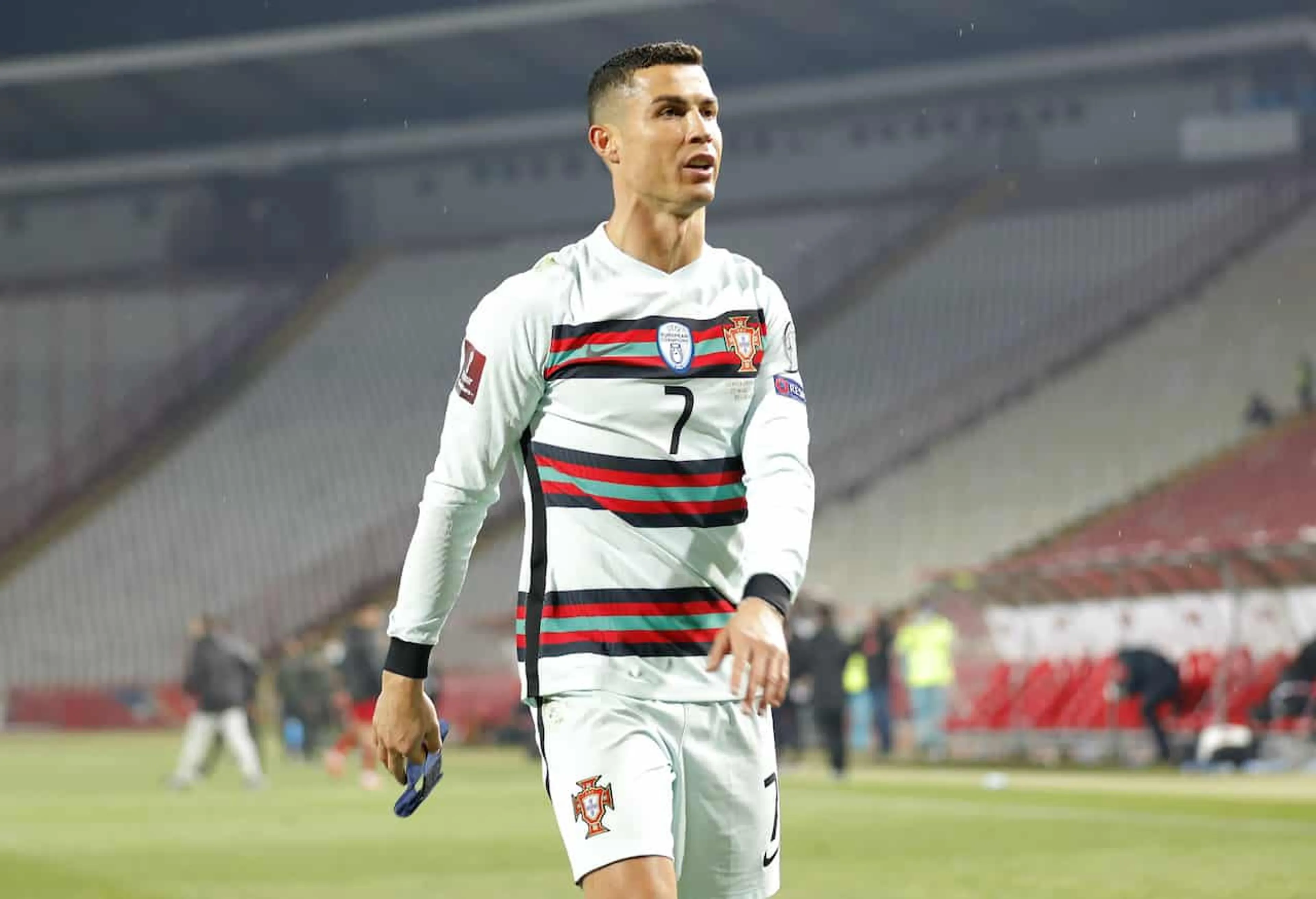 Copertina di Ronaldo rompe il silenzio dopo l’eliminazione: “Torneremo più forti”