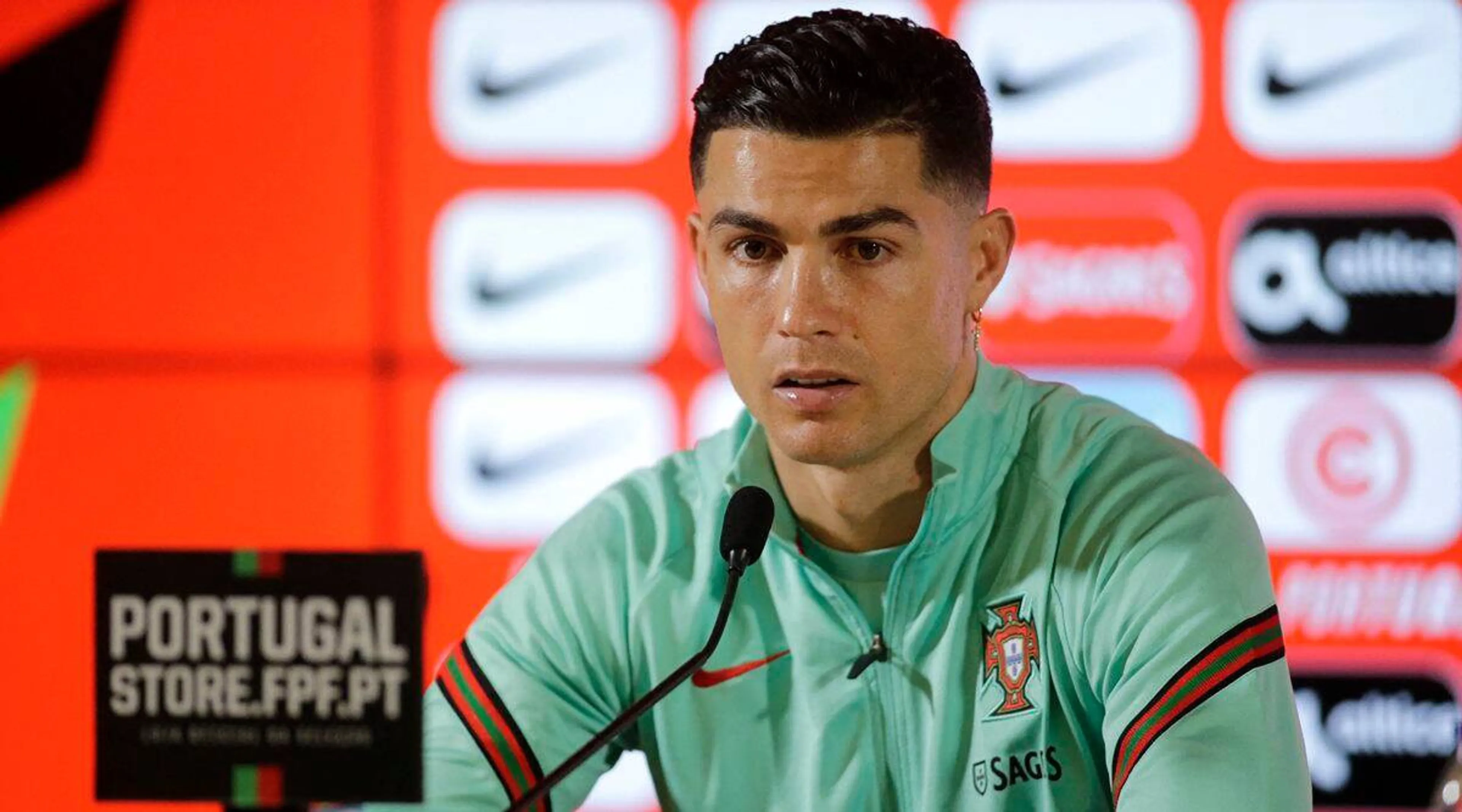 Copertina di Ronaldo stizzito in conferenza stampa: “Molti di voi fanno sempre la stessa domanda”