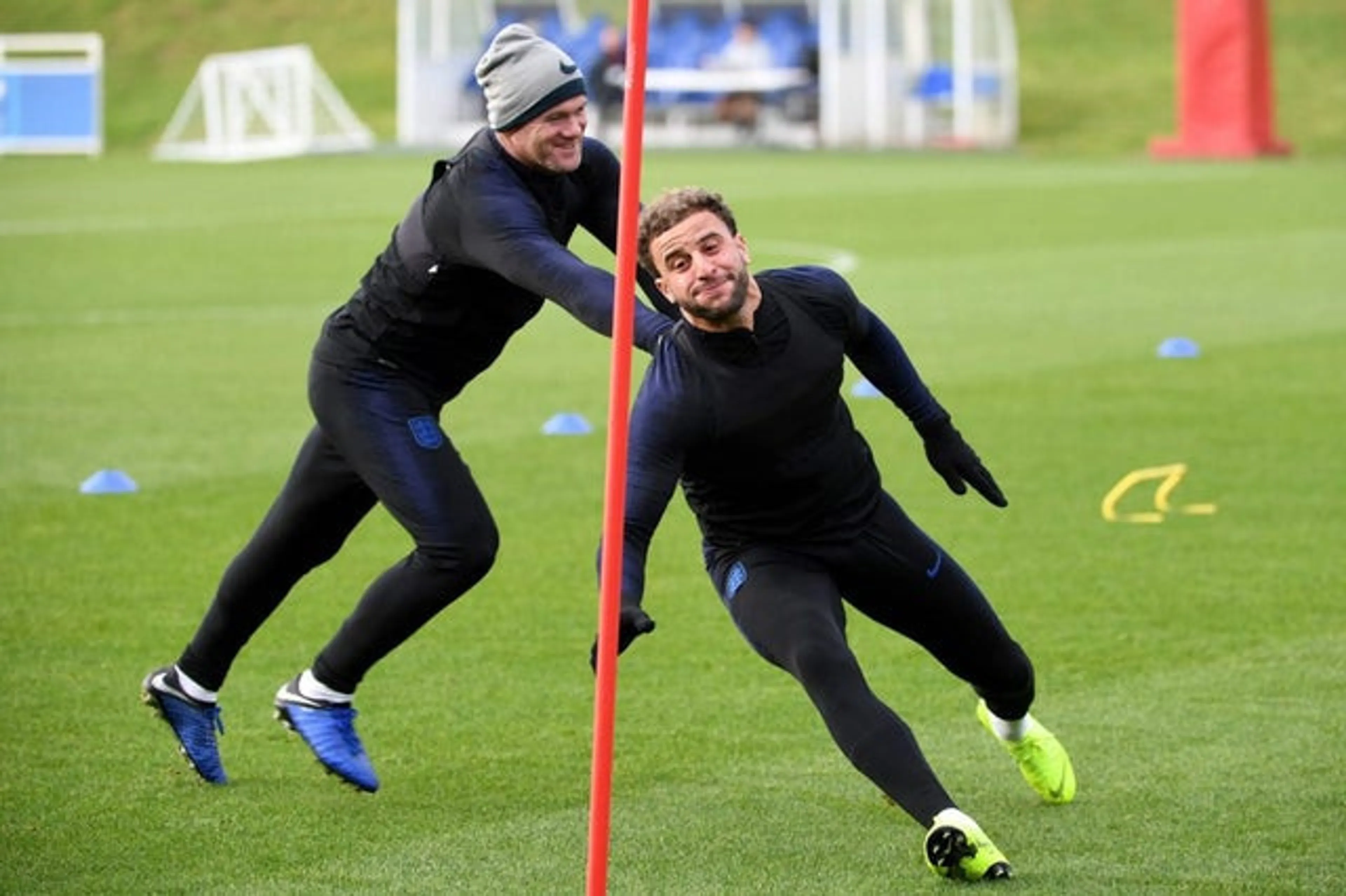 Copertina di Kyle Walker ancora nei guai, rompe la quarantena con Rooney