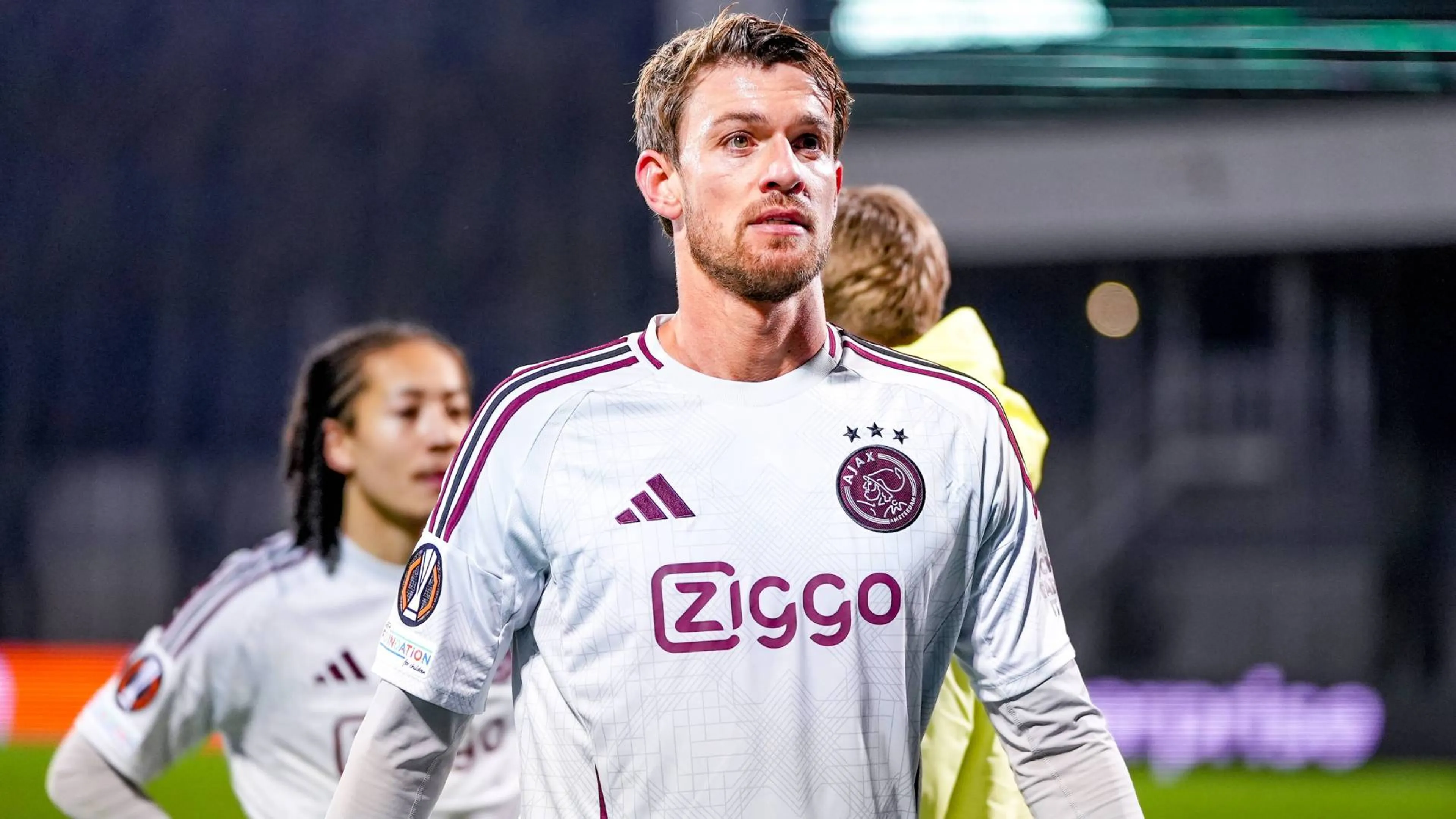 Copertina di Ajax, Rugani va sotto la curva dei tifosi ma parte la contestazione (VIDEO)