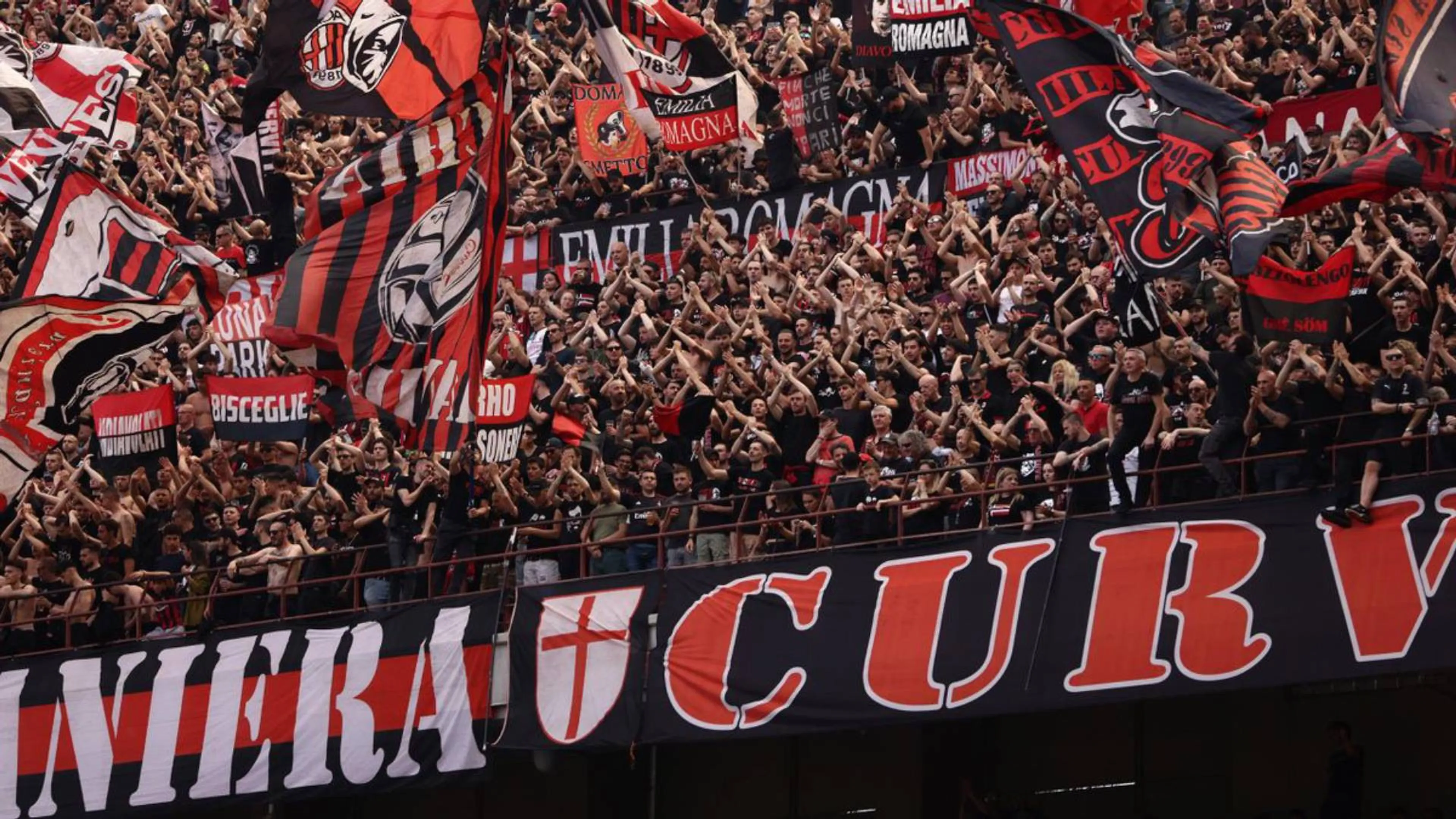 Bologna-Milan, tifosi rossoneri provocano: "L'under 20 gioca, la fiera Auto&Moto si fa"