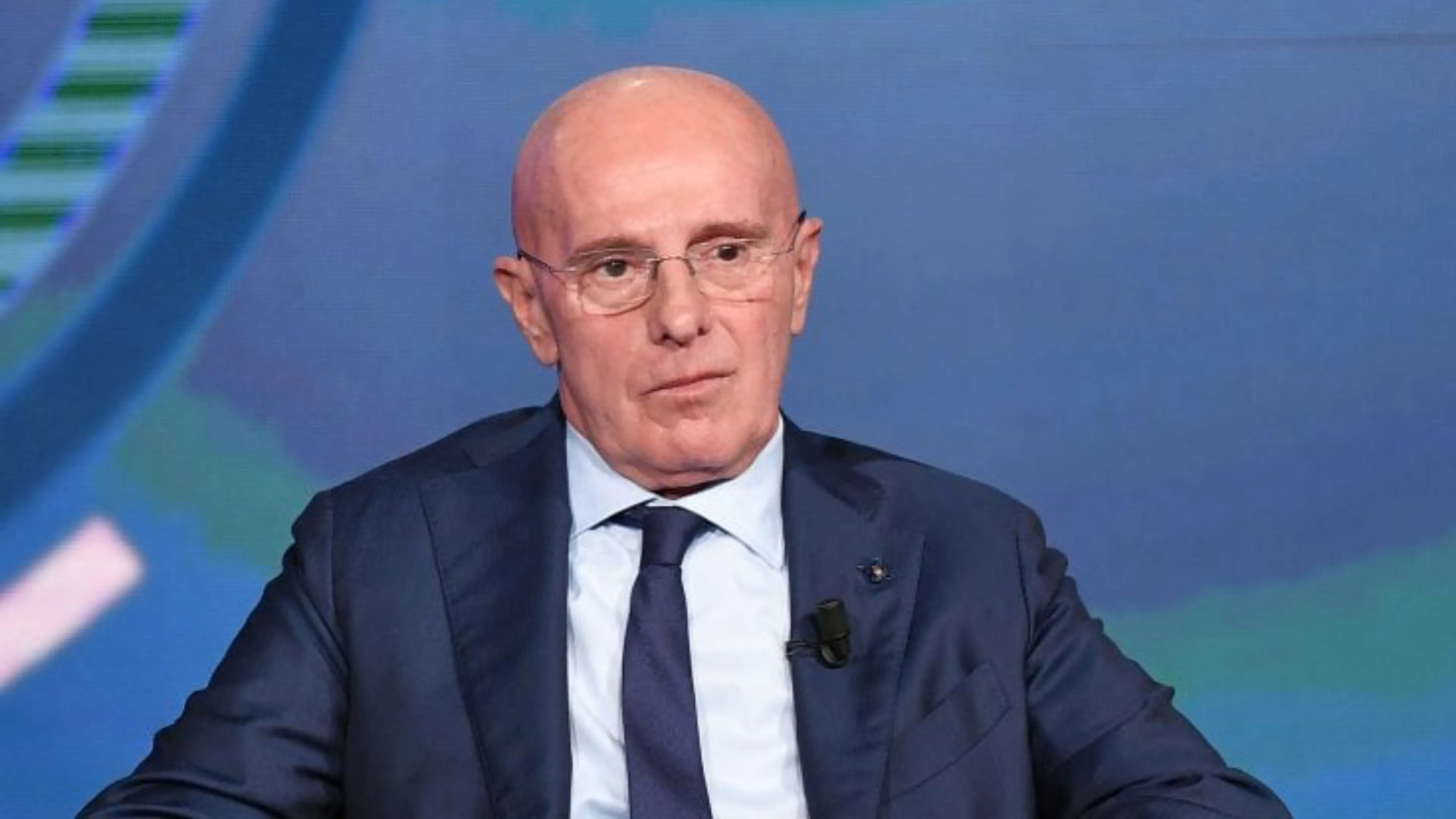Copertina di Arrigo Sacchi fa infuriare i tifosi di Milan e Inter con una sola dichiarazione