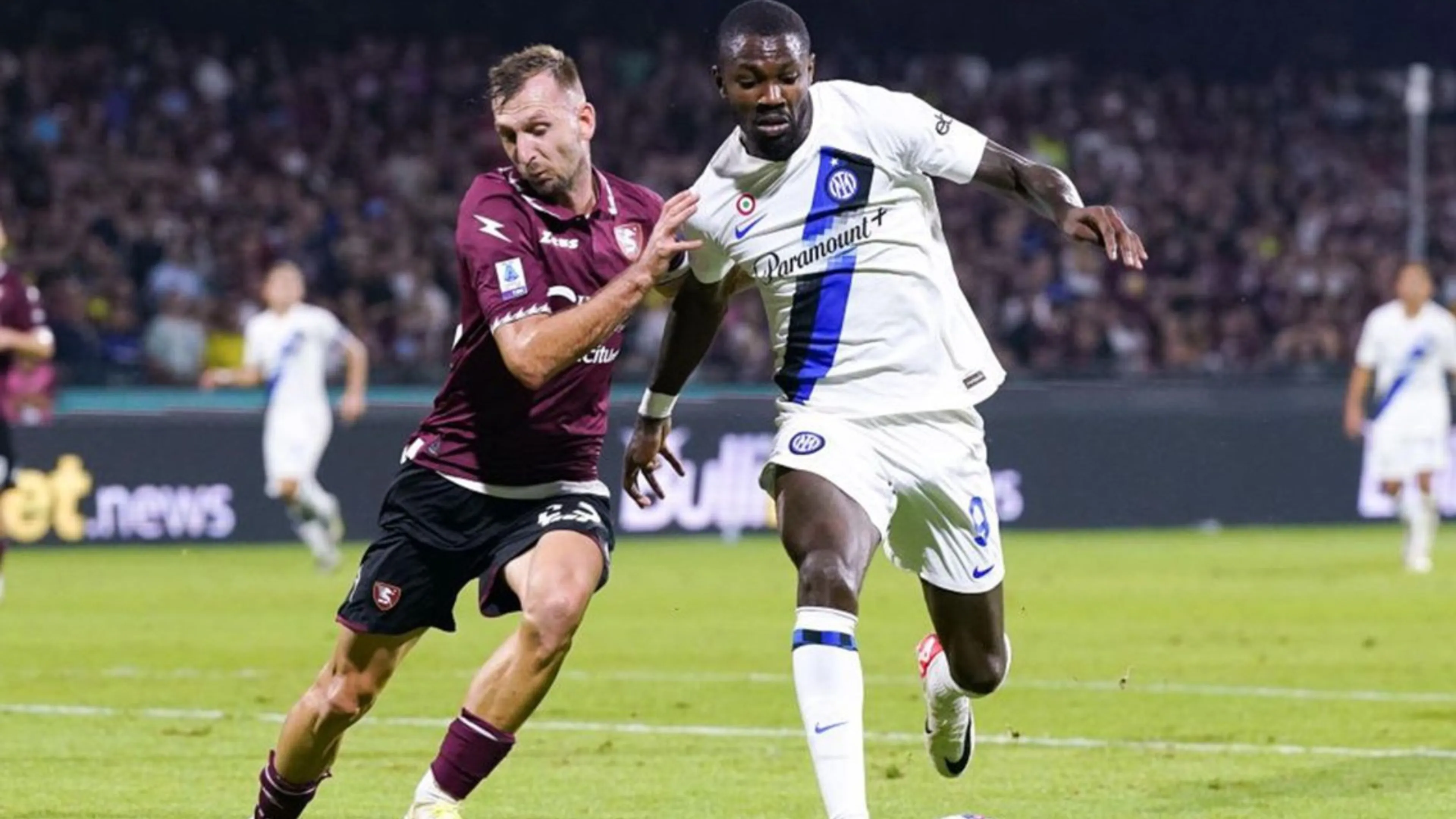 Copertina di Salernitana-Inter, la spettacolare coreografia dei tifosi granata è un omaggio ai Pink Floyd