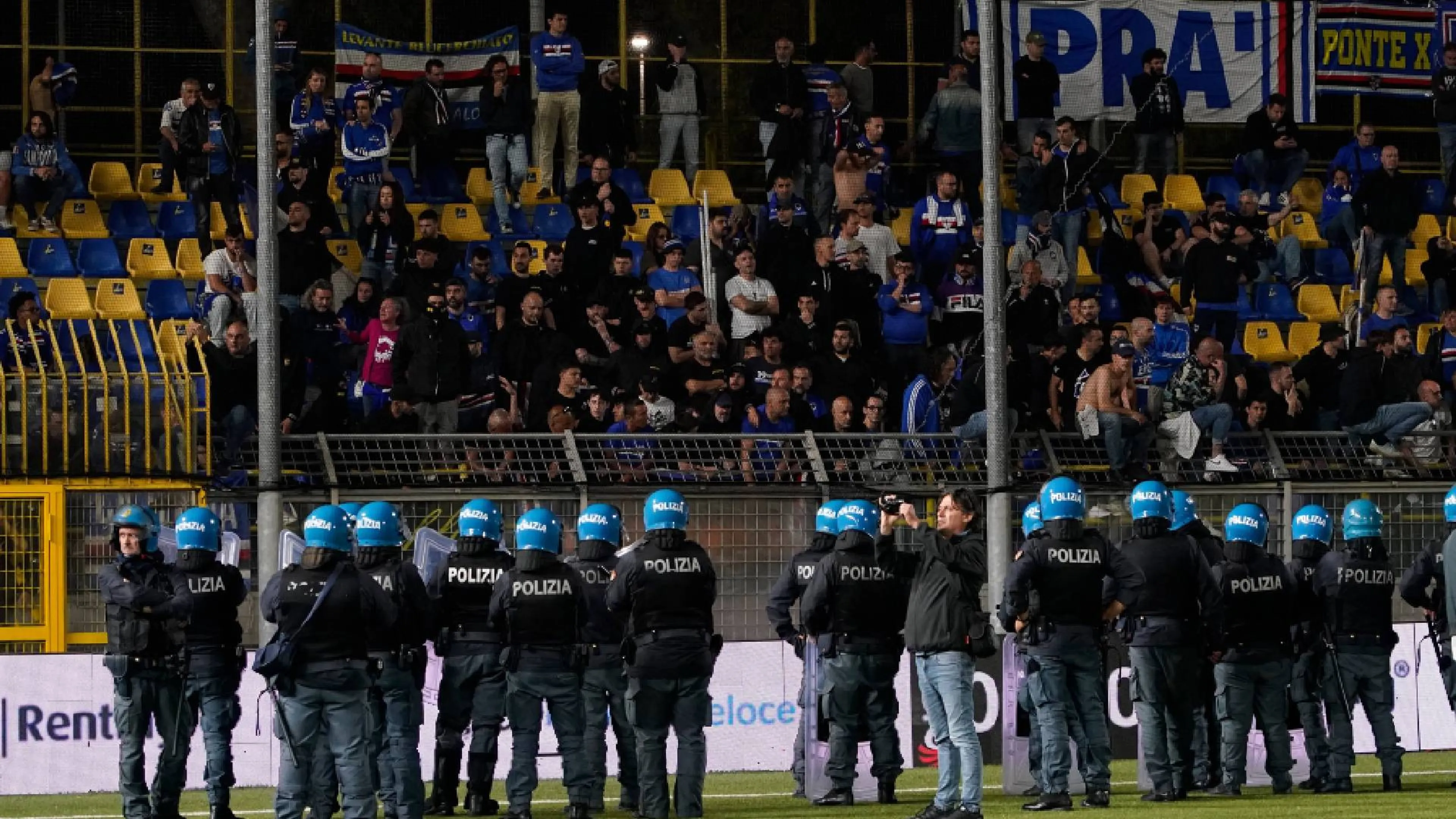 Incubo Sampdoria: la fuga notturna, i petardi ed i fumogeni! Cosa è successo nella notte