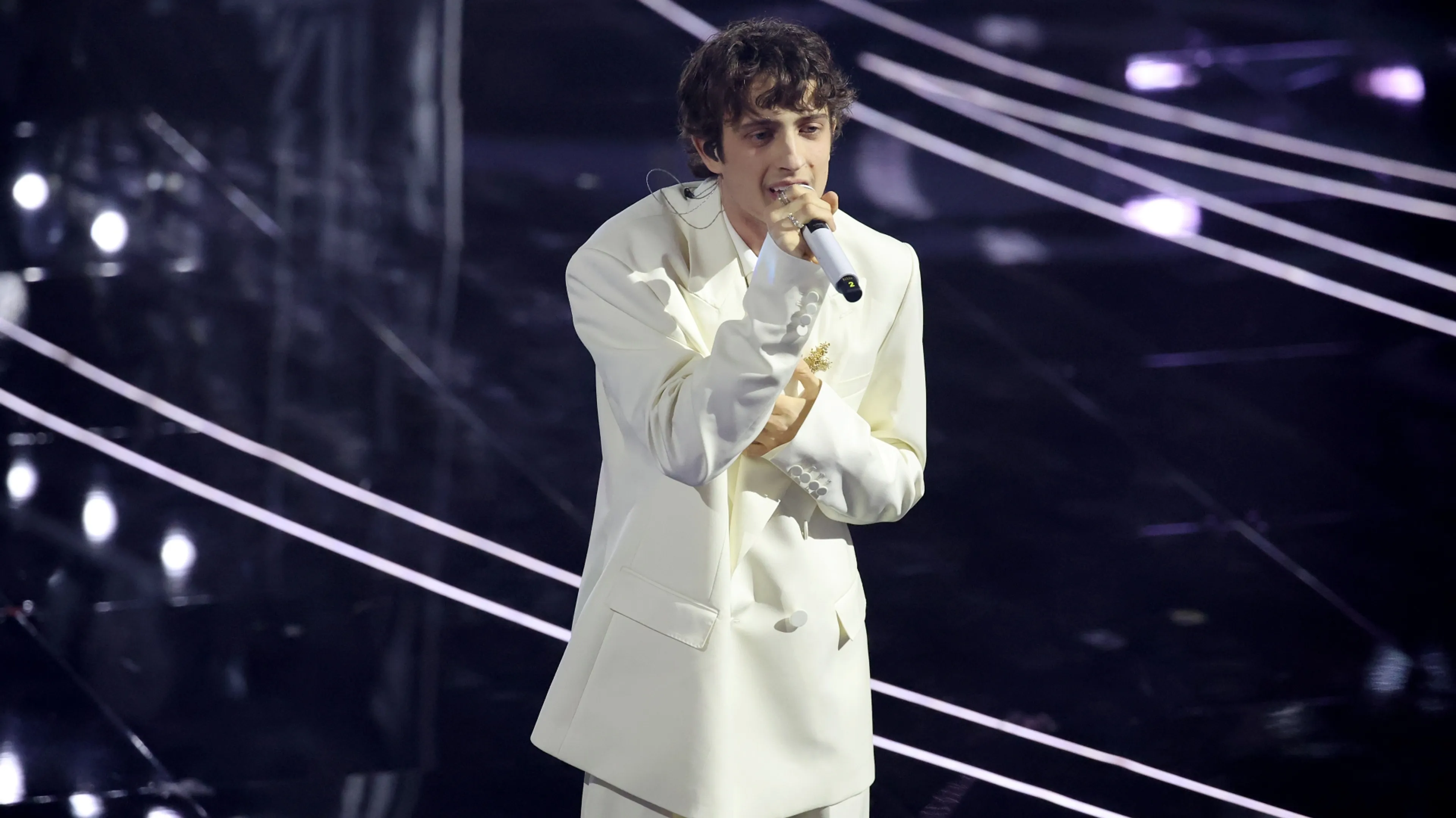 Copertina di Sangiovanni: "Leao forte anche a rappare, ci farei un feat! Ecco perché tifo Milan"