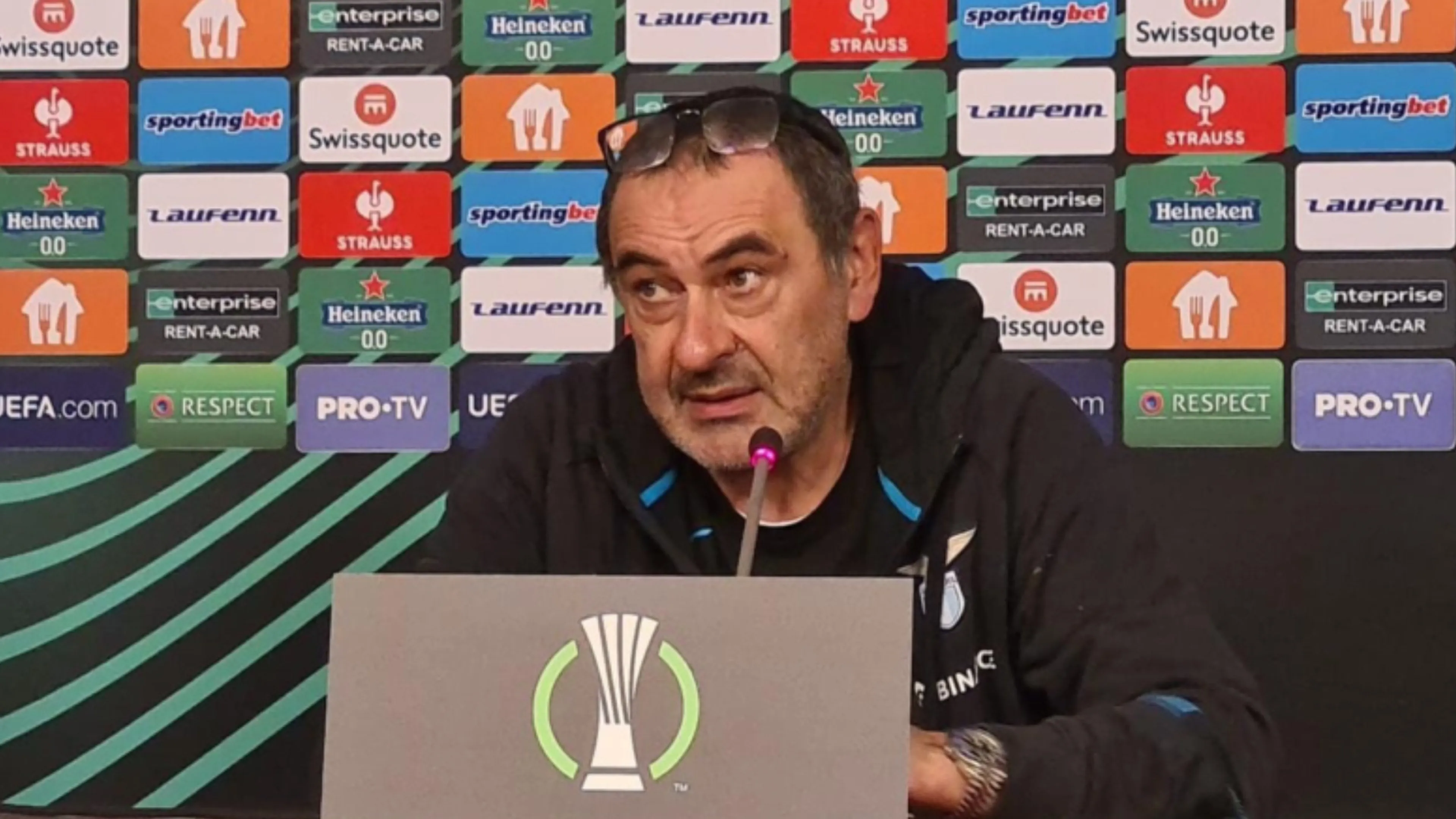 Copertina di Sarri: “La Lazio vincerà la Conference League? No, siamo in difficoltà” (VIDEO)