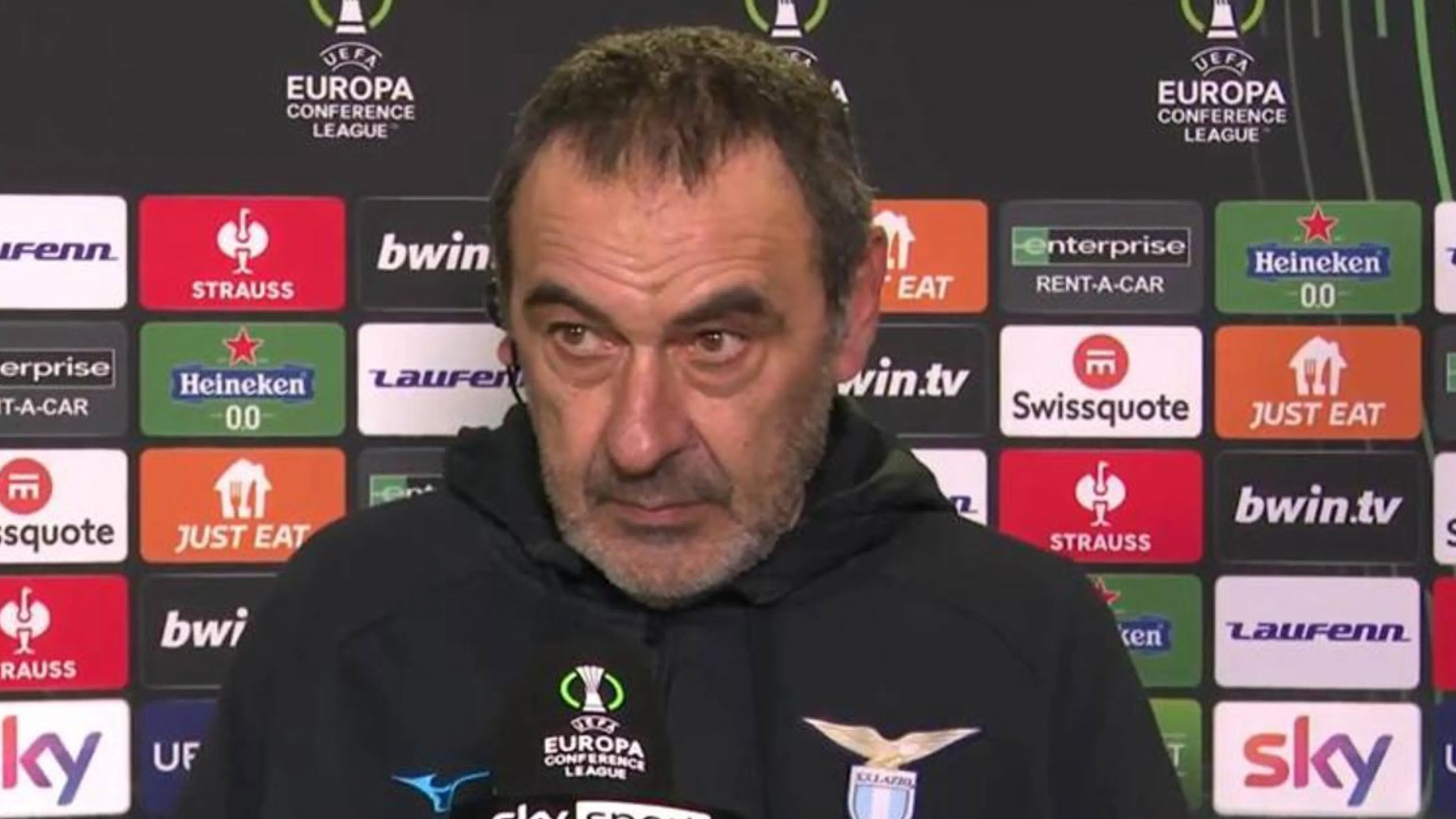 Copertina di Lazio-Cluj, Sarri durissimo nel post partita: “Arbitro non altezza”