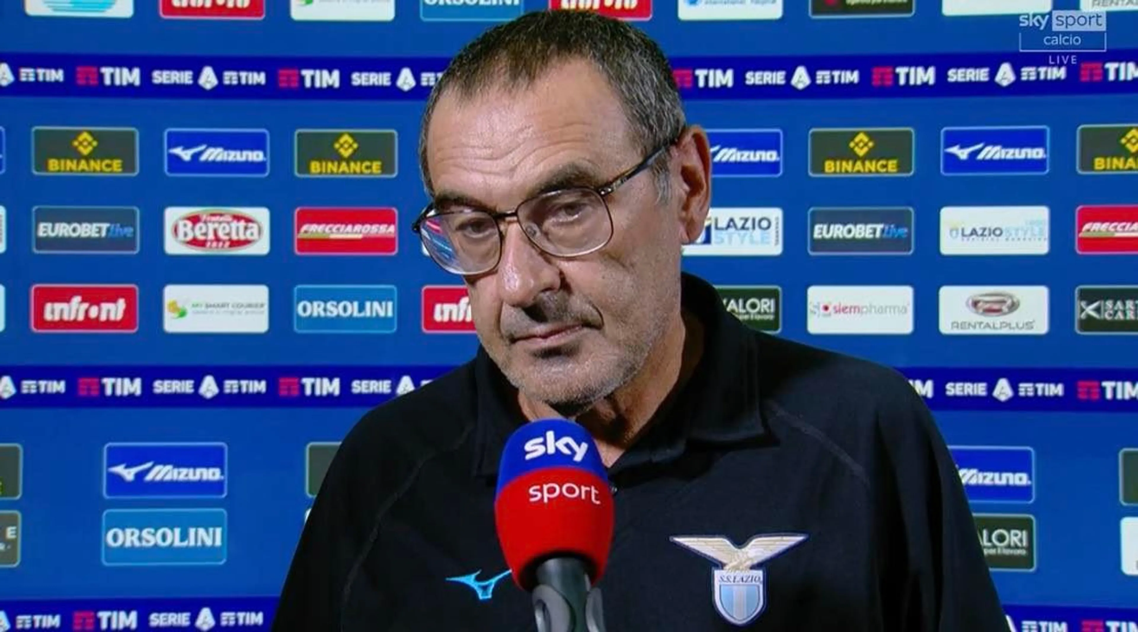 Copertina di Lazio Napoli, Sarri getta ombre sugli arbitri: “O sono scarsi o c’è di peggio… Partono prevenuti e ce lo dicono pure”