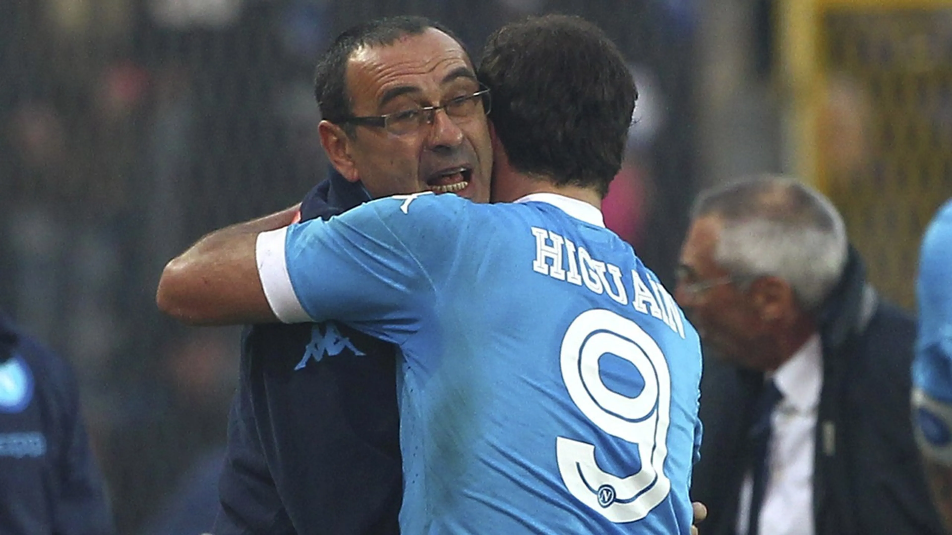 Copertina di Sarri torna sull’addio di Higuain: “Non ha tradito Napoli. Ecco perché è andato via”