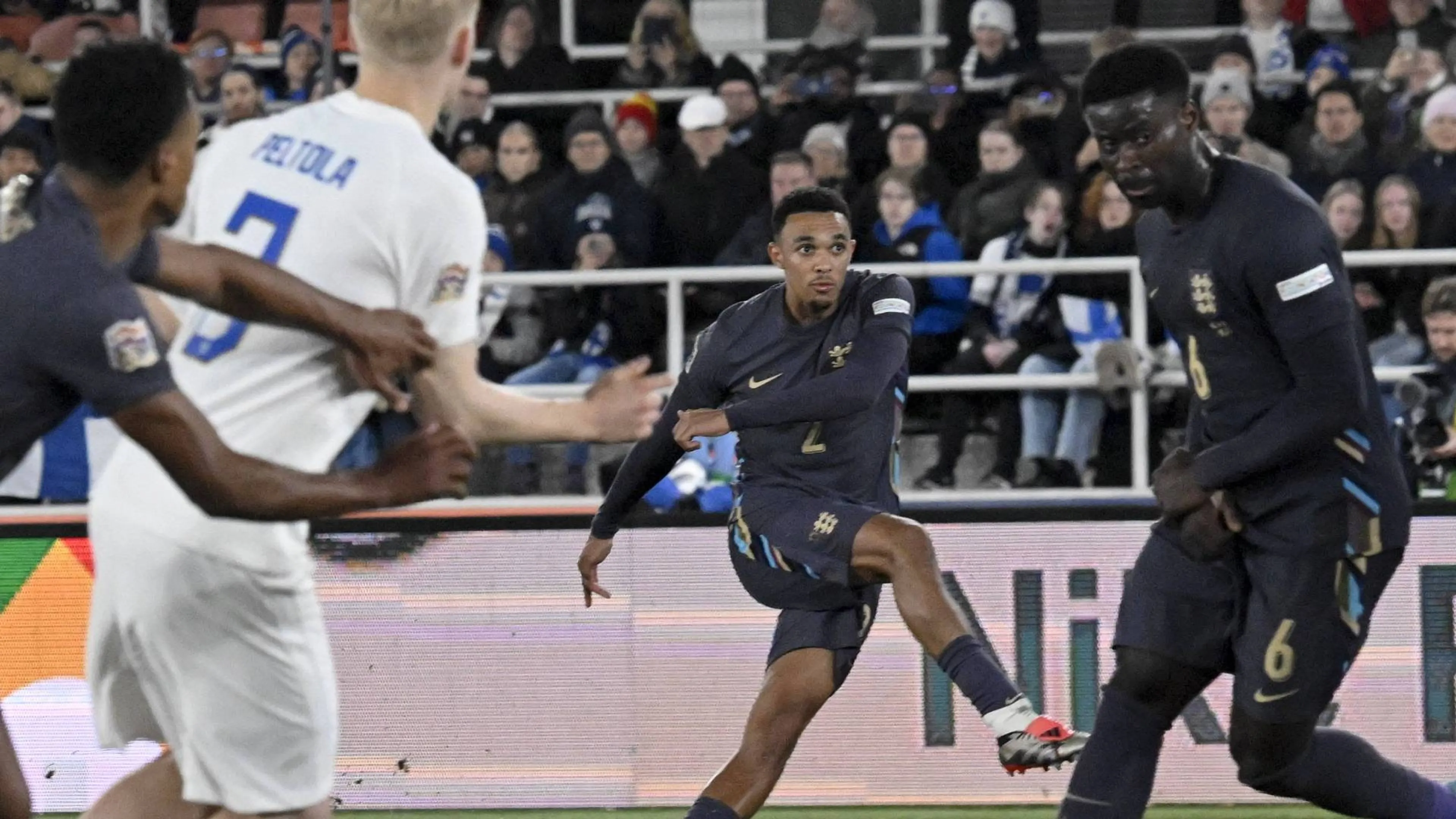 Copertina di Finlandia-Inghilterra, scommessa tra Grealish e Alexander-Arnold: "Se segni ti do 500 sterline"