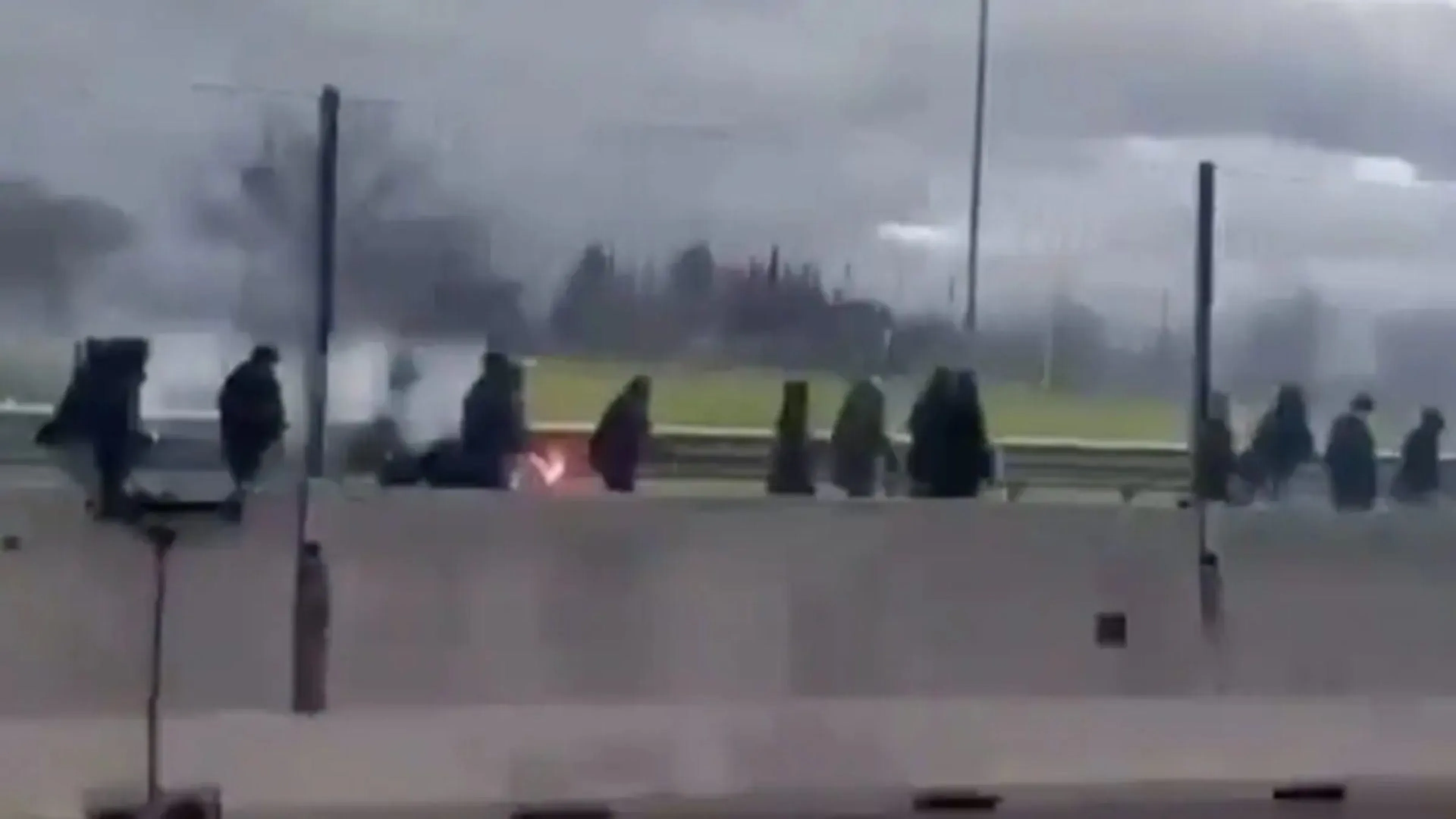 Copertina di Gravi scontri tra i tifosi di Napoli e Roma sull’A1 (VIDEO)