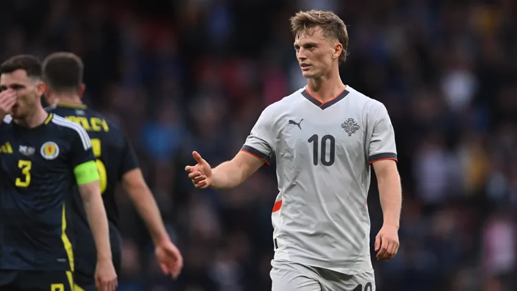/images/s/c/o/scotland-v-iceland-international-friendly-lnderspiel-nationalmannschaft-albert-gudmundsson-of-iceland-plays-during-an-international-friendly-match-between-scotland-and-iceland-at-hampden-park-in-glasgow-scotland-on-june-6-2025-glasgow-united-kingdom-copyright-xalexxnicodimx-originalfilenamenicodim-scotland250606nphqrjpgjpg_1750767983948.jpg
