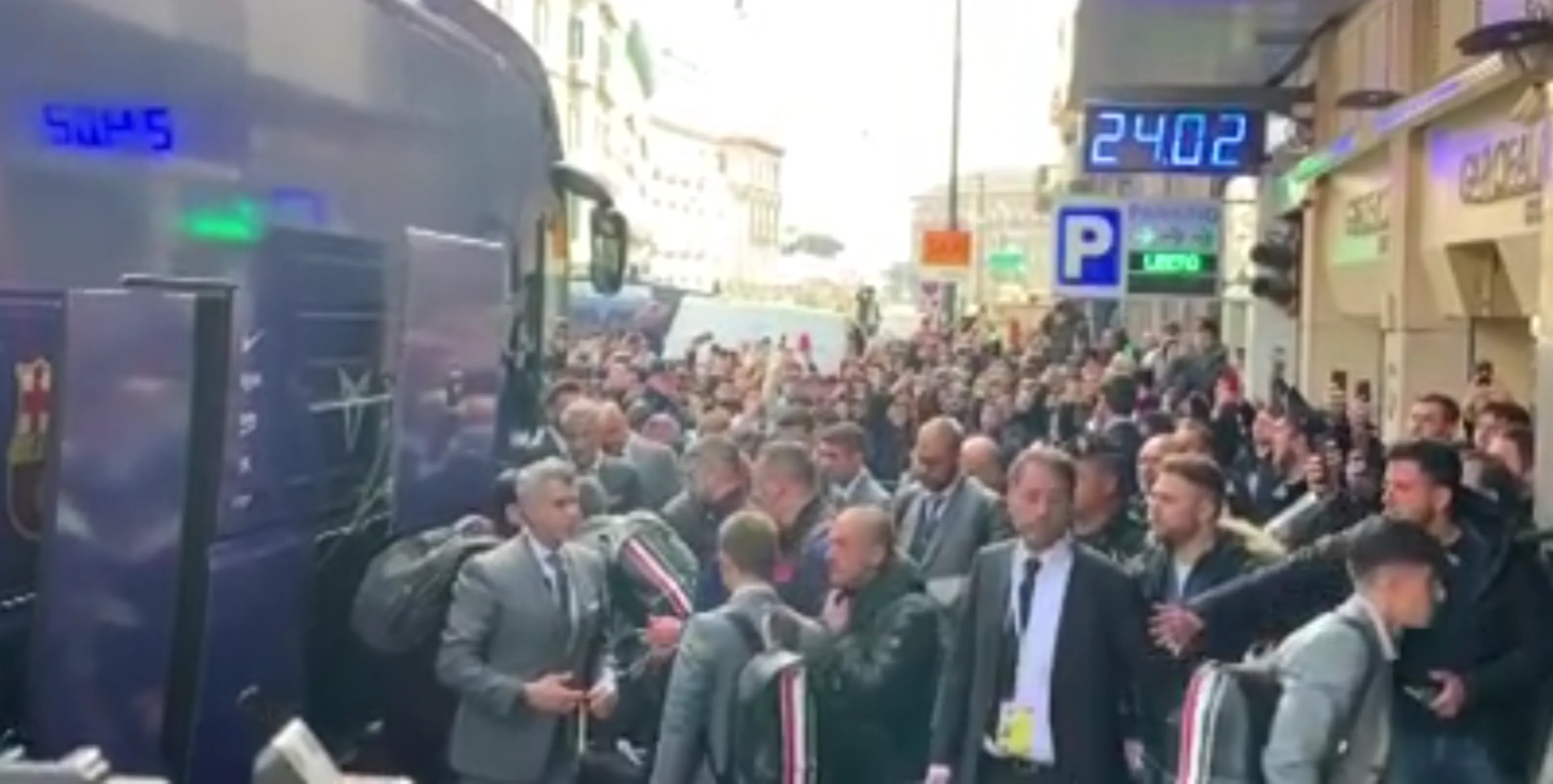 Copertina di Il Barça arriva a Napoli. Delirio per Messi (VIDEO)