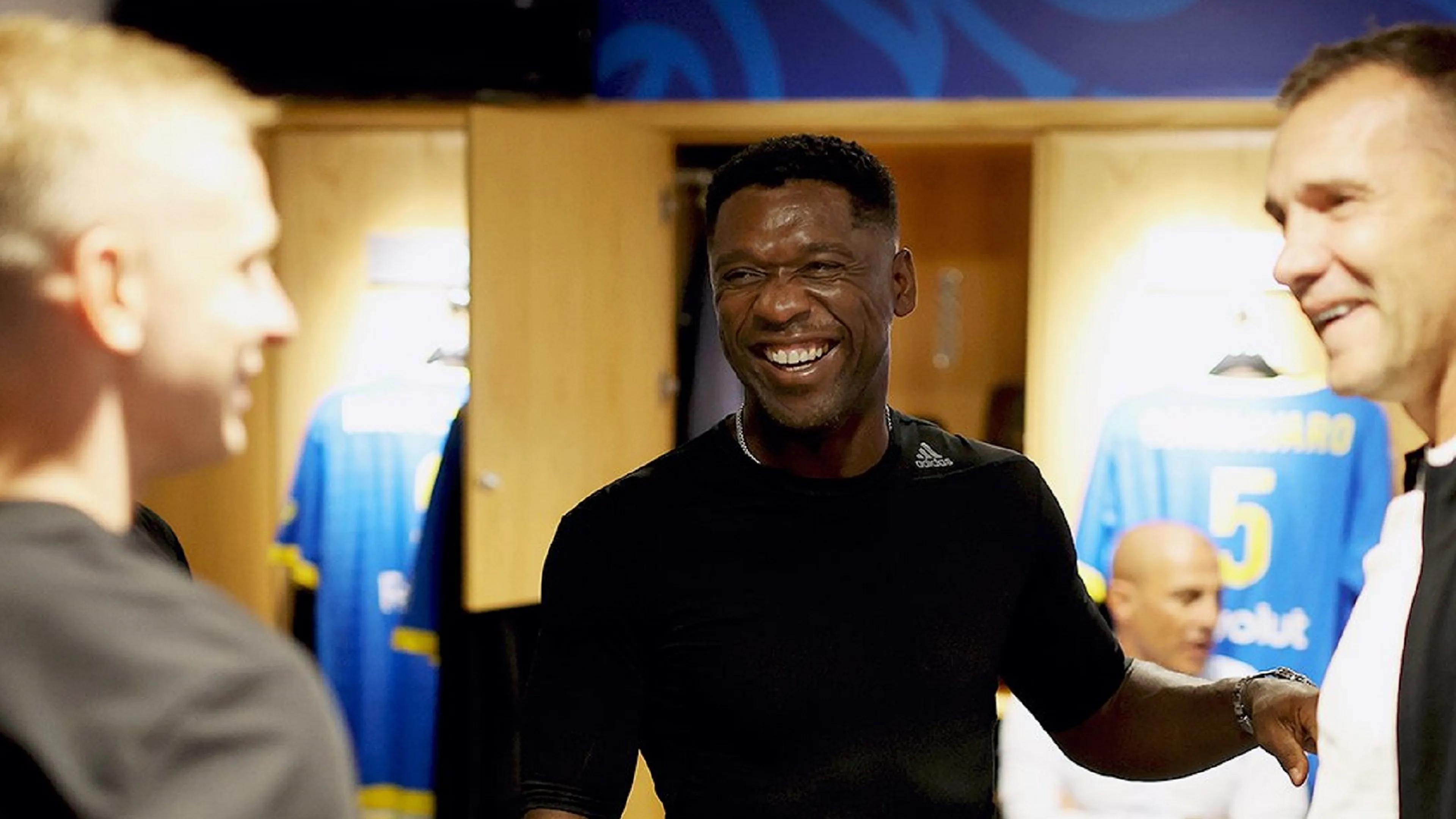 Seedorf, 47 anni e non sentirli. Gol spettacolare in amichevole (VIDEO)