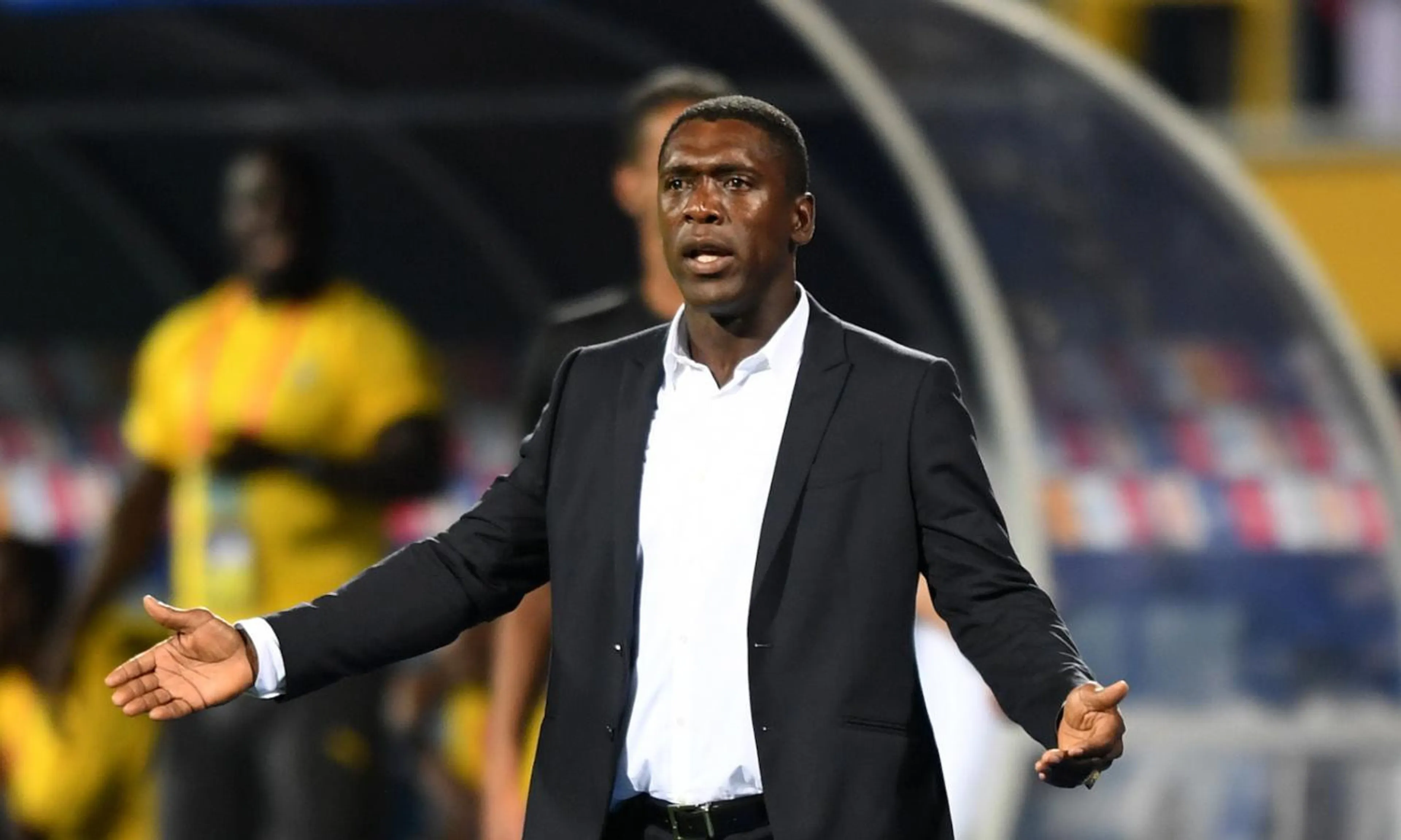 Copertina di La denuncia di Seedorf: “Sbagliai ad allenare il Milan subito. Io penalizzato dal colore della pelle”