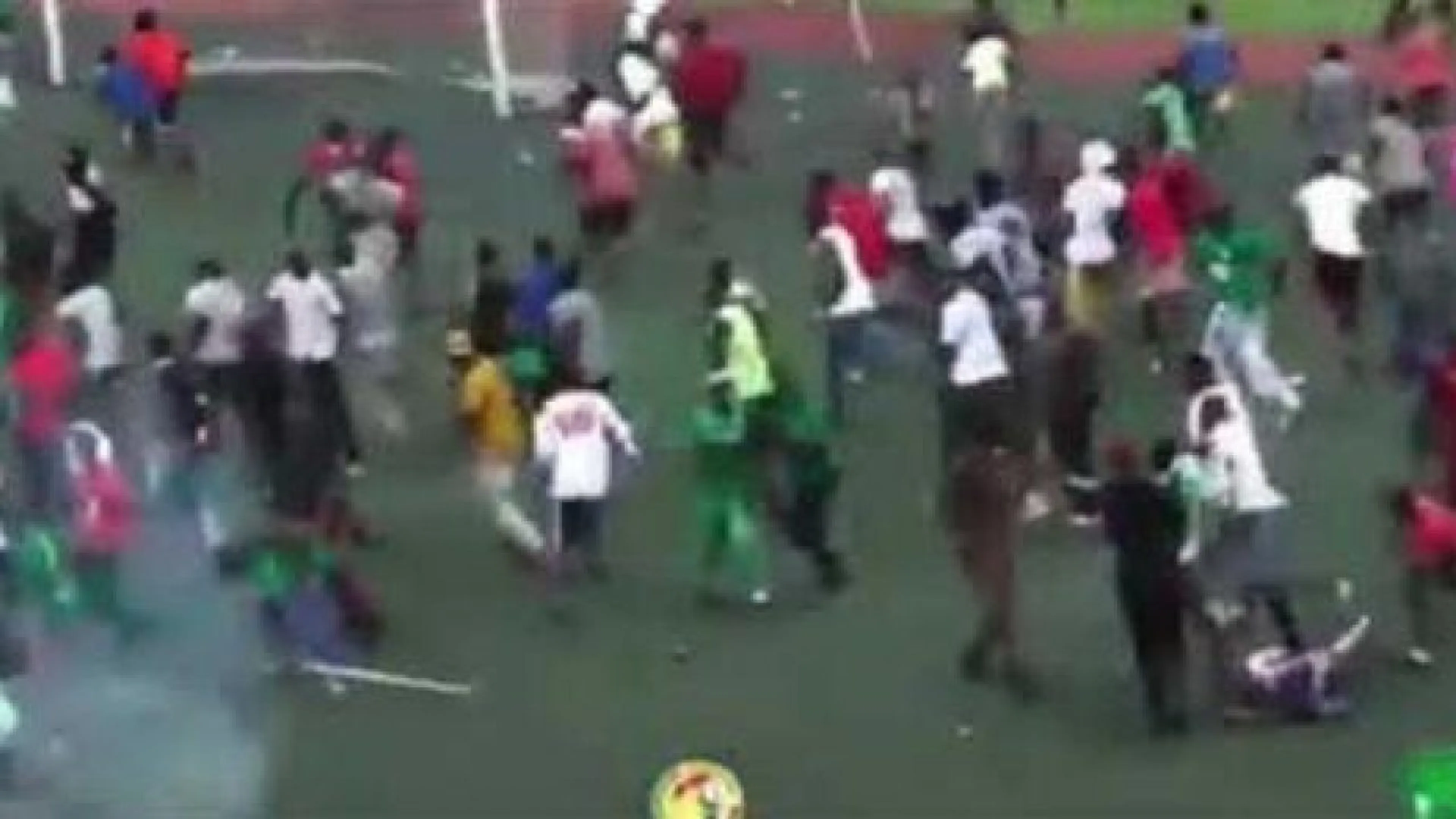 Copertina di Senegal, in semifinale di coppa succede di tutto: inseguimento, maxi rissa, invasione. Tutta colpa di…un amuleto (VIDEO)