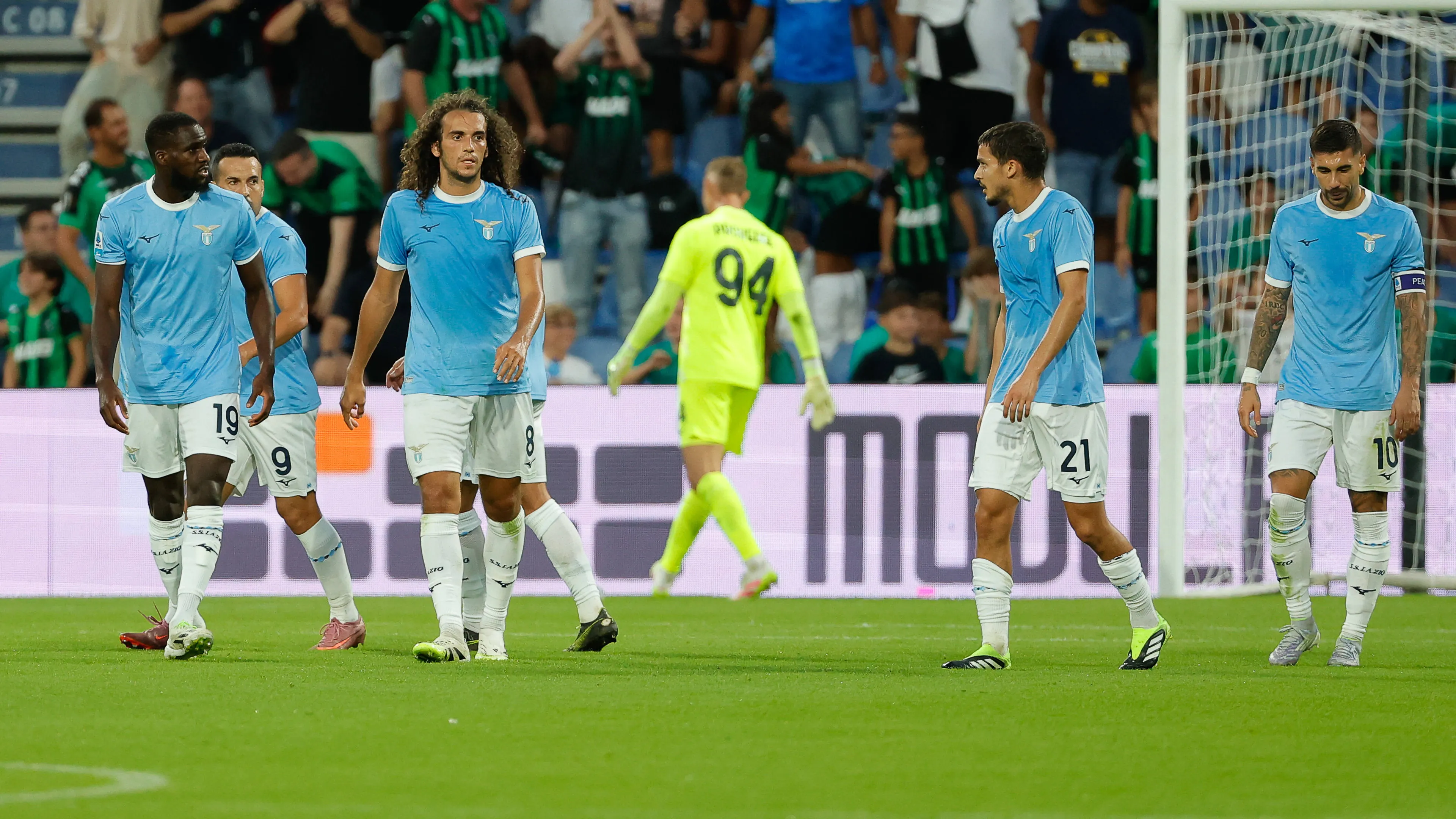 Caos Lazio, ecco cosa è successo tra i tifosi e i giocatori al termine di Sassuolo-Lazio