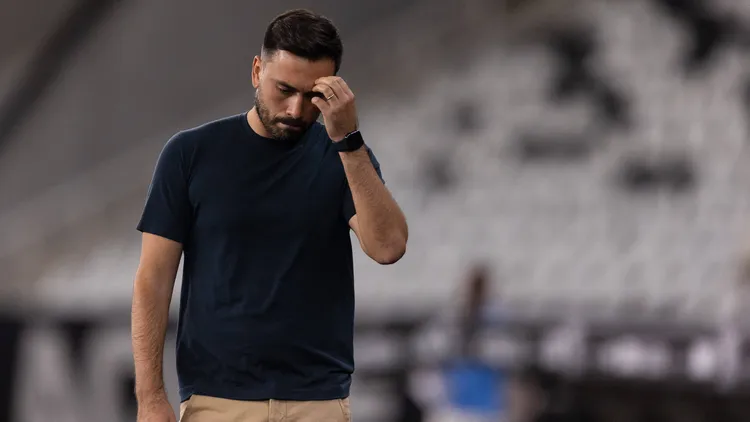 /images/s/e/p/september-17-2025-rio-de-janeiro-rio-de-janeiro-brazil-rio-de-janeiro-brazil-september-17-davide-ancelotti-head-coach-of-botafogo-looks-dejected-prior-to-the-match-between-botafogo-and-mirassol-as-part-of-brasileirao-2025-at-estadio-olimpico-nilton-santos-on-september-17-2025-in-rio-de-janeiro-brazil-rio-de-janeiro-brazil-zumac227-20250917zspc227025-copyright-xruanoxcarneiroxjpg_1758213009505.jpg