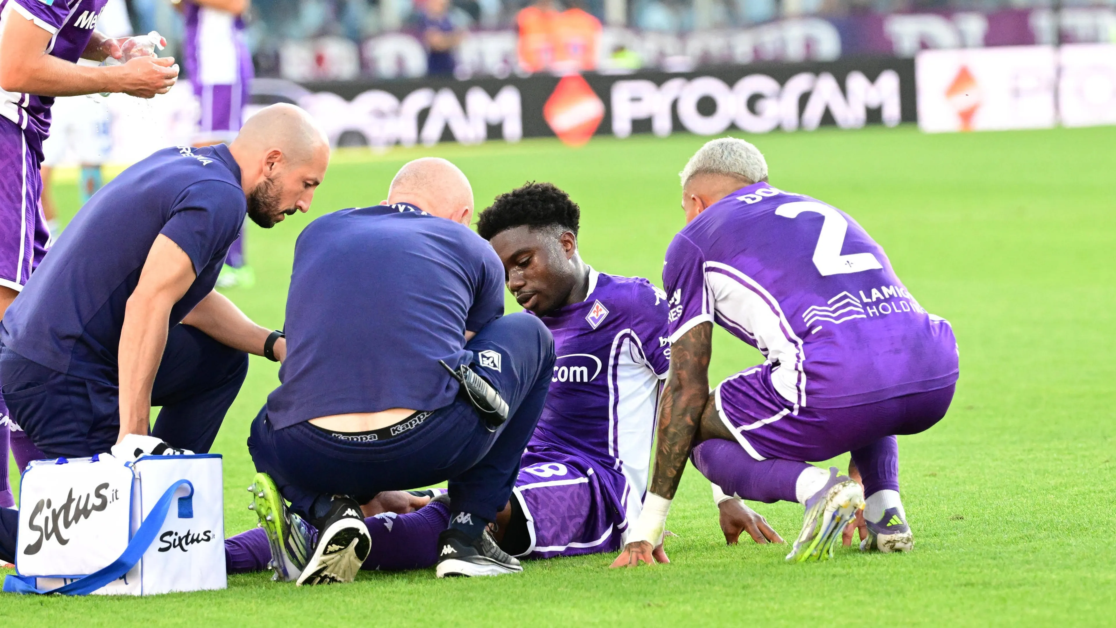 Copertina di September 21 2025 Empoli Italy Fiorentina defender Tariq Lamptey injured during the Italian serie A soccer match ACF Fiorentina vs Como 1907 at Artemio Franchi Stadium in Florence Italy 21 September 2025 ANSA CLAUDIO GIOVANNINI ACF Fiorentina Vs Como 1907 ZUMAa110 20250921 zaf a110 104 Copyright xClaudioxGiovanninix