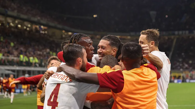 /images/s/e/r/serie-a-fc-inter-vs-as-roma-italy-milan-oct-1-2022-chris-smalling-roma-defender-scores-and-celebrates-the-2-1-goal-at-75-during-soccer-game-fc-inter-vs-as-roma-serie-a-tim-2022-2023-day8-san-siro-stadium-milan-lombardy-italy-copyright-xfabrizioxandreaxbertanixjpg_1751278133550.jpg
