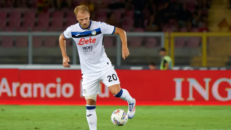 /images/s/e/r/serie-a-us-lecce-vs-atalanta-bc-mitchel-bakker-of-atalanta-during-us-lecce-vs-atalanta-bc-italian-soccer-serie-a-match-in-lecce-italy-august-19-2024-lecce-italy-copyright-xipaxsport-abacaxjpg_1753466648986.jpg