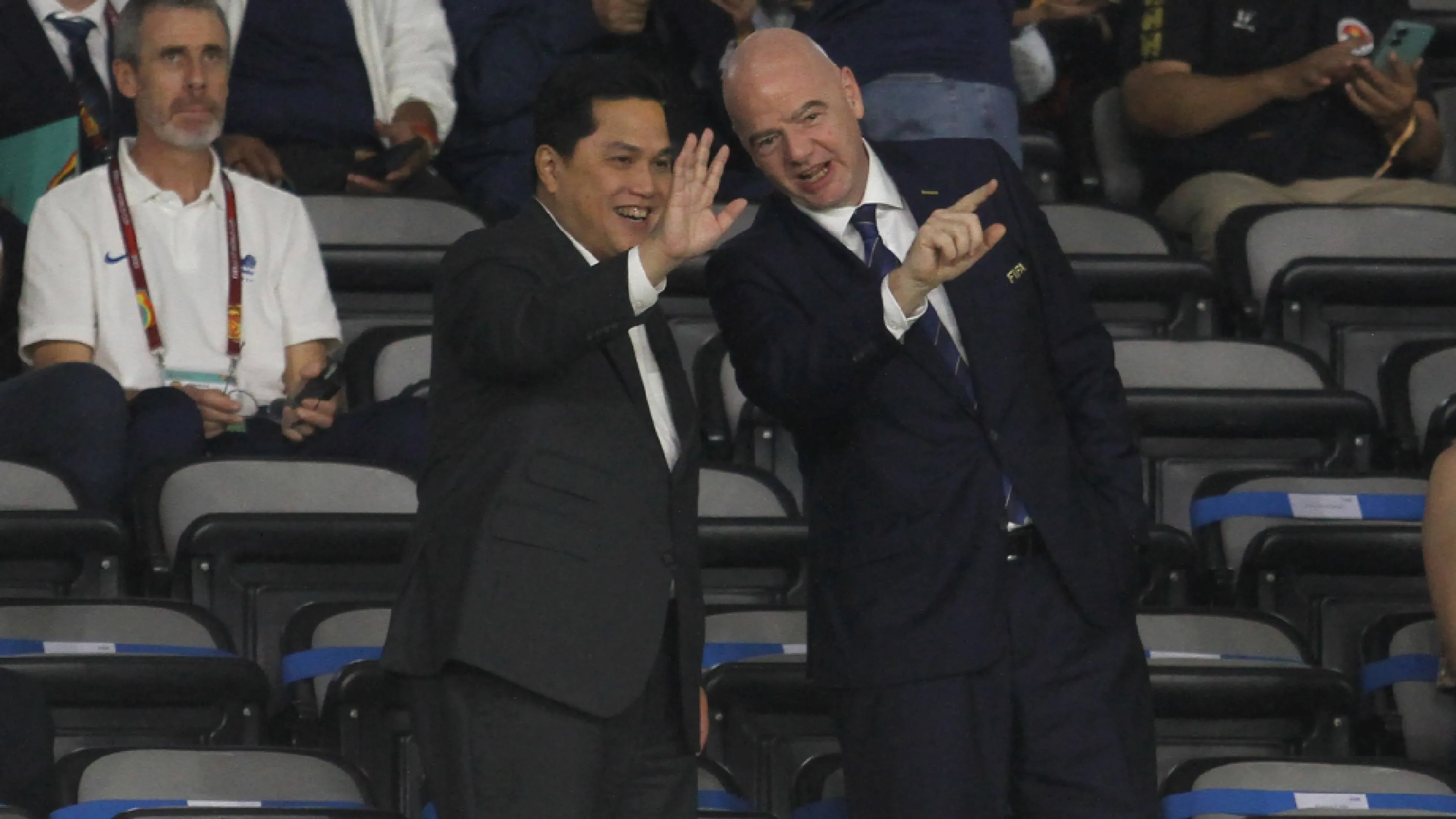 Copertina di Serie BKT, il Sassuolo frena e il Pisa si avvicina, ma la notizia è che dal nulla rispunta Thohir. l’ex patron dell’Inter mette Palermo nel mirino: il motivo