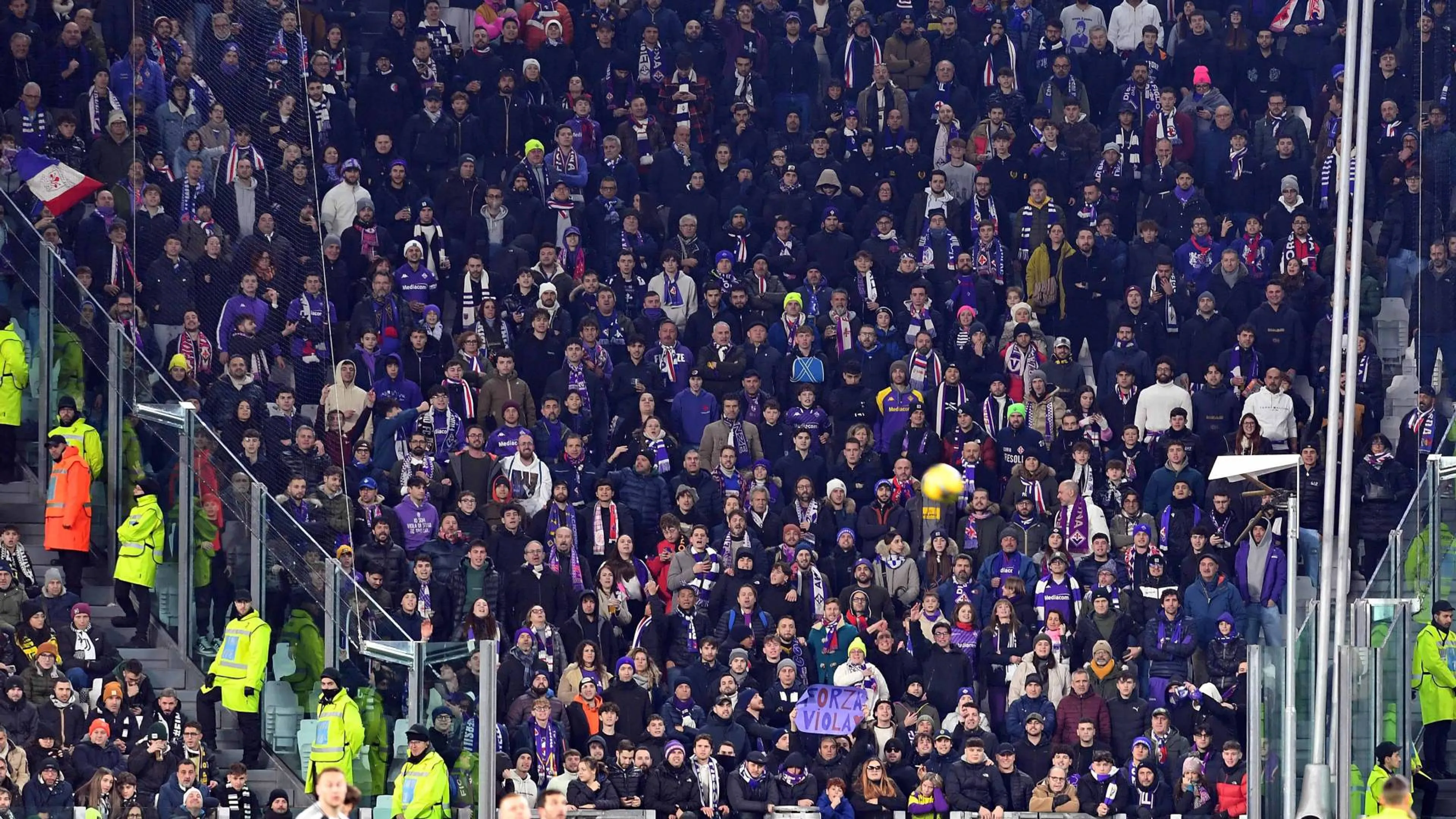 Copertina di Cori contro Vlahovic, la decisione del Giudice Sportivo fa discutere