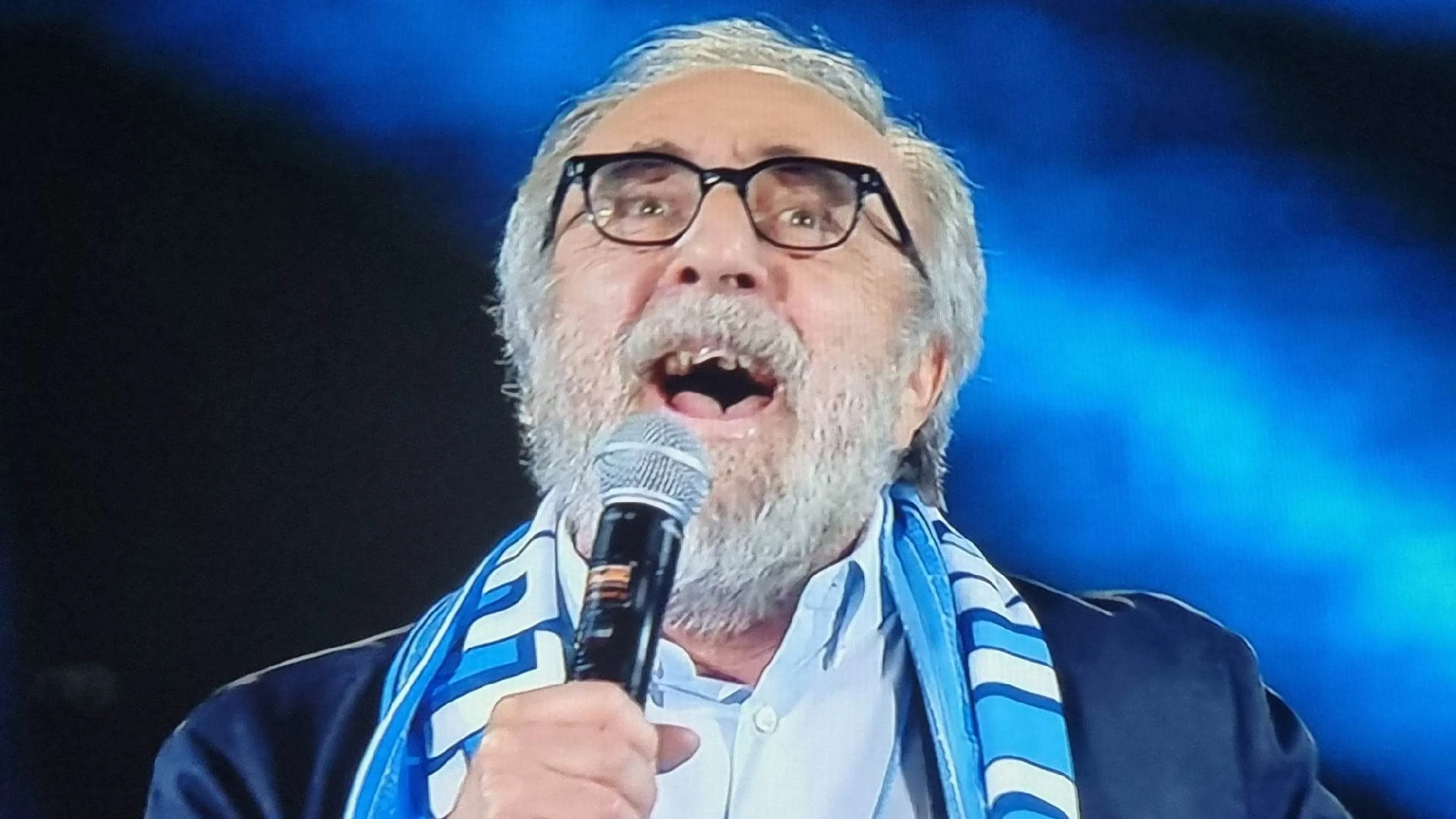 Copertina di Alla festa del Napoli il "Padre Nostro" di Silvio Orlando è uno schiaffo alla Juve