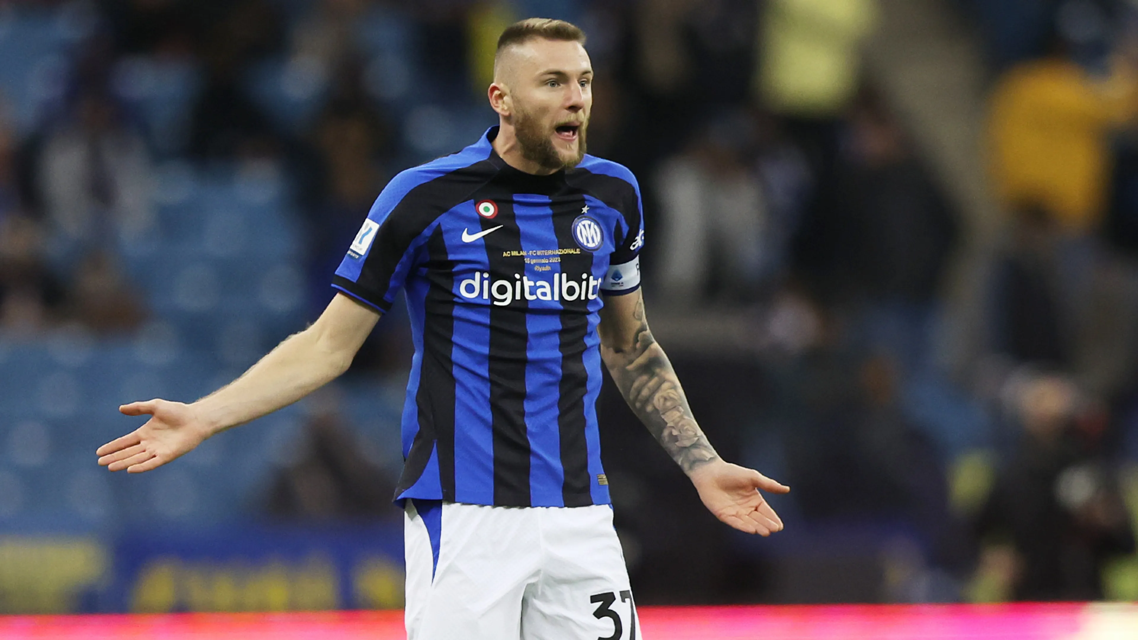 Copertina di Skriniar annuncia la firma con il PSG: “Aspetto che i due club trovino un accordo”