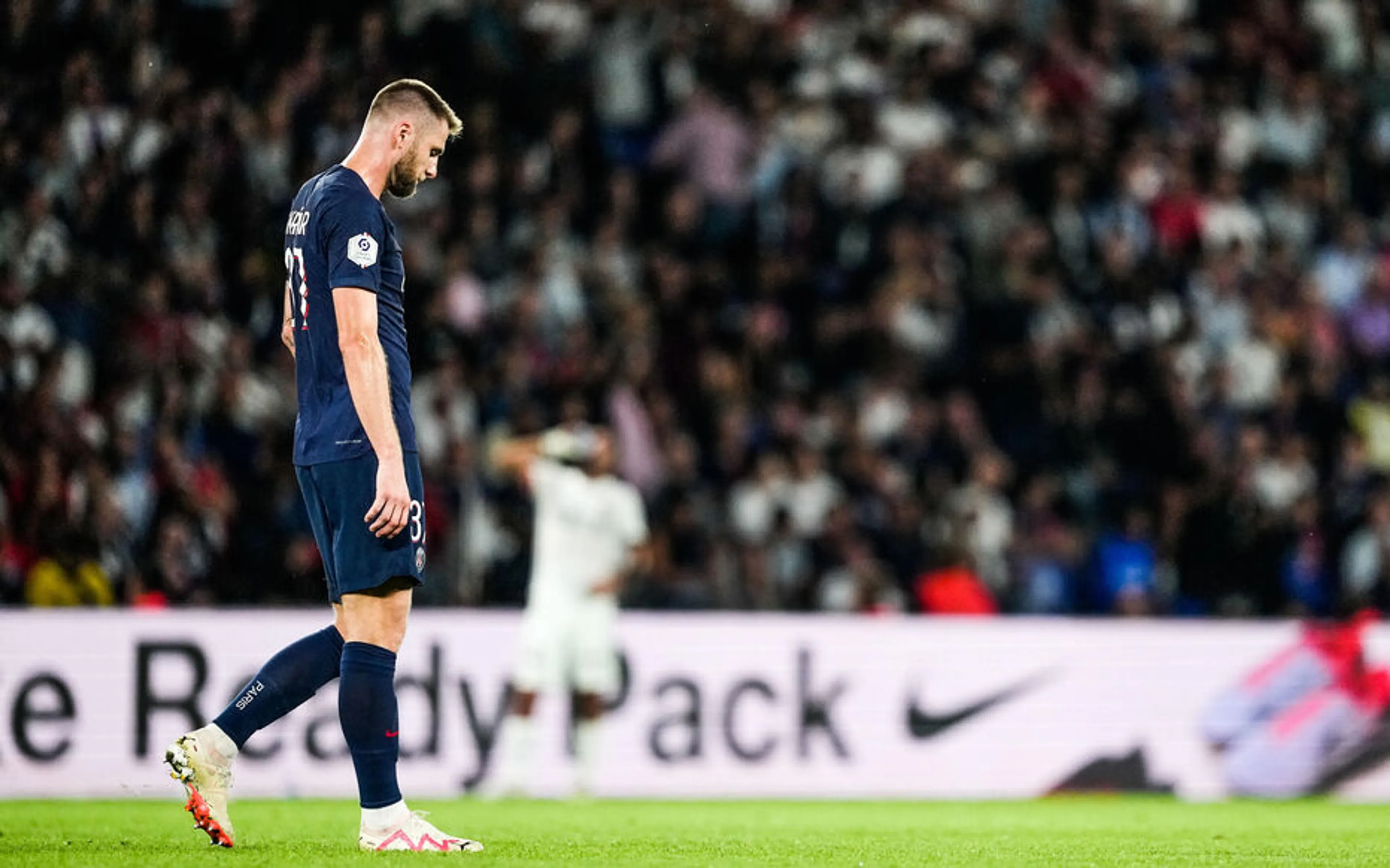 Copertina di "Godono della sua lentezza."Skriniar distrutto in Francia