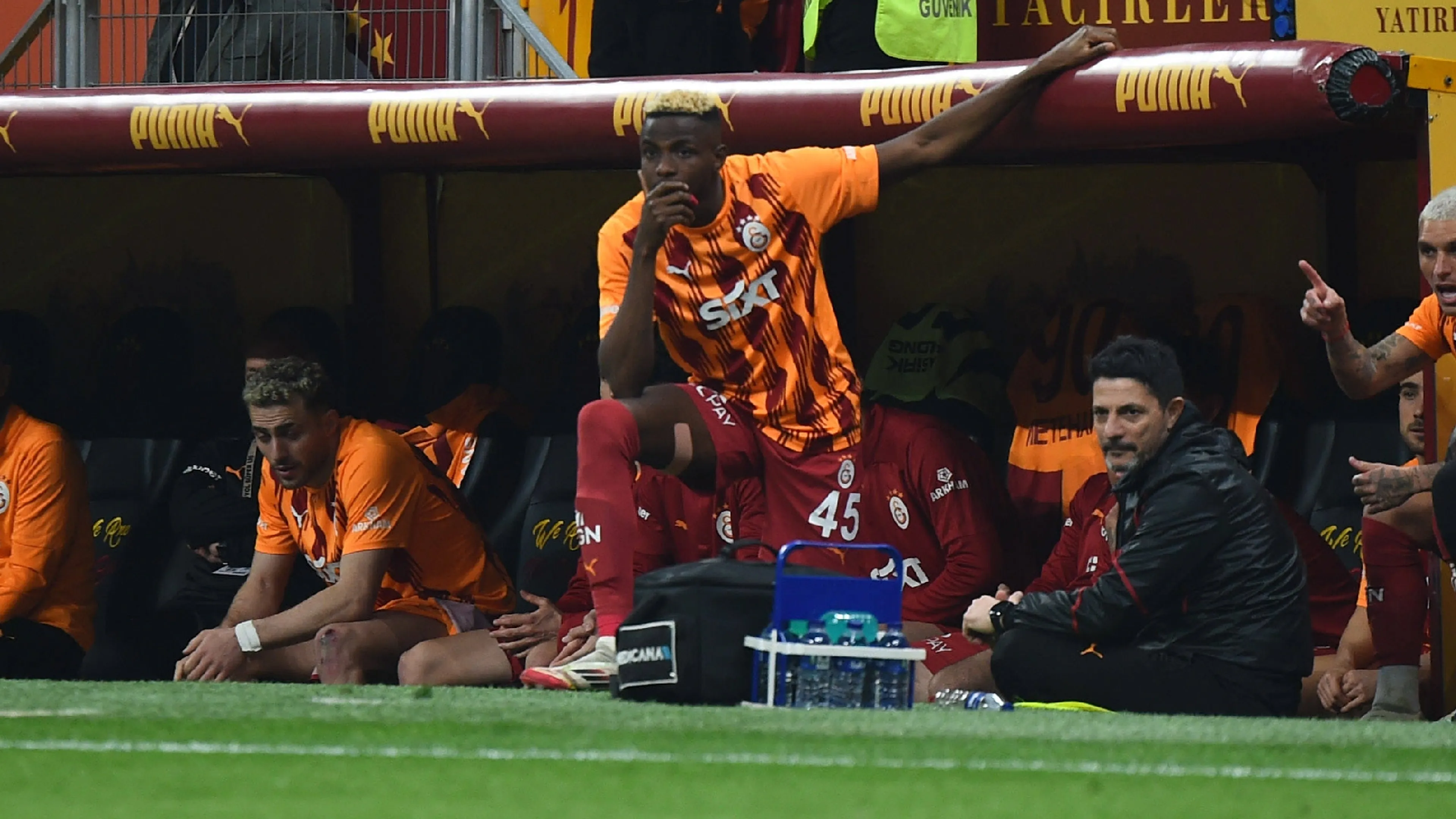 Copertina di Da Sky Sport sono sicuri: "Tutti in fila per Osimhen, ma lui ha una grossa tentazione"