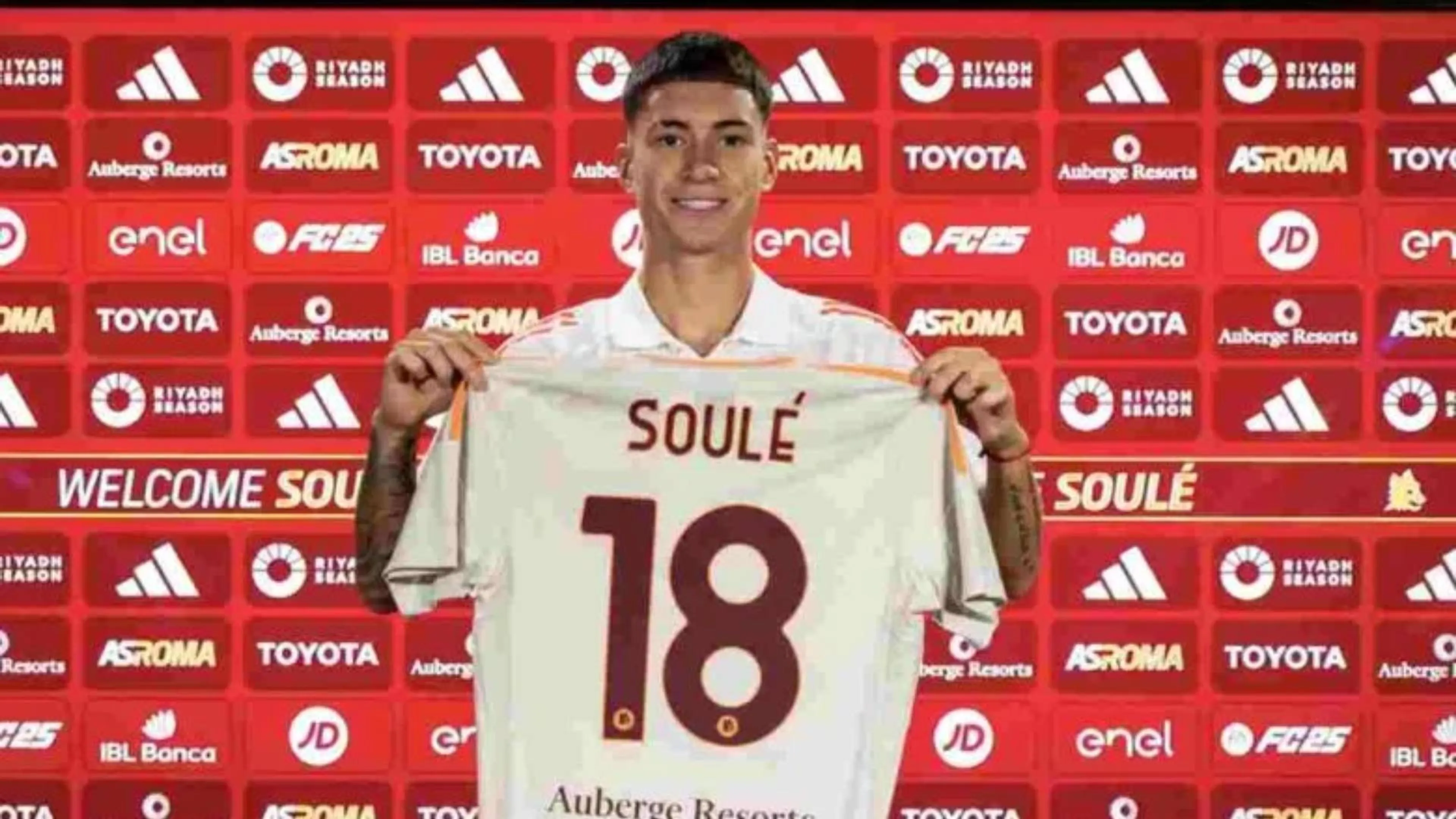 Copertina di Soulé alla Roma: ecco quanto è costanto veramente ai giallorossi. Tutte le cifre