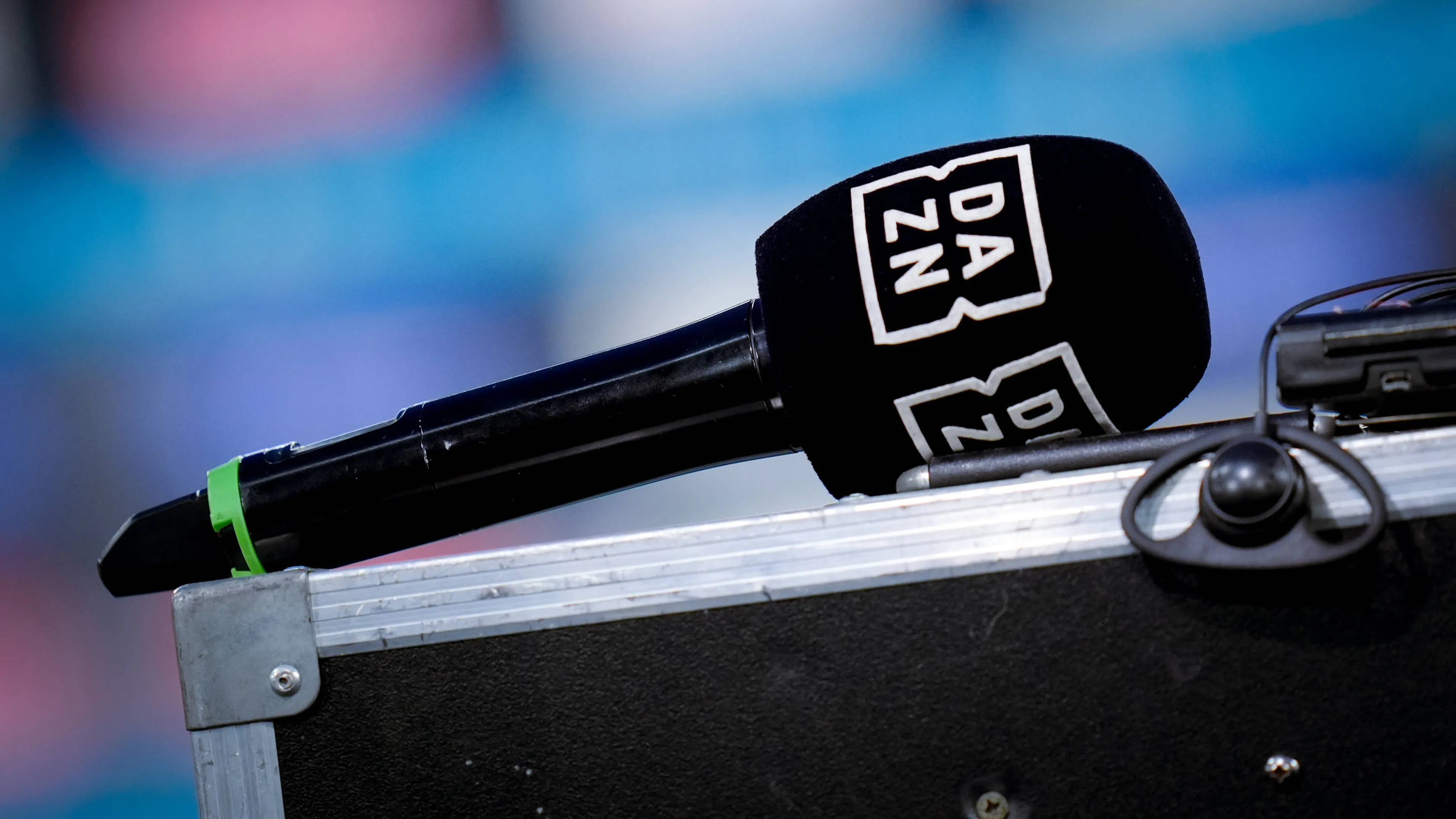 Mondiale per club: flirt in diretta tra i telecronisti DAZN (VIDEO)