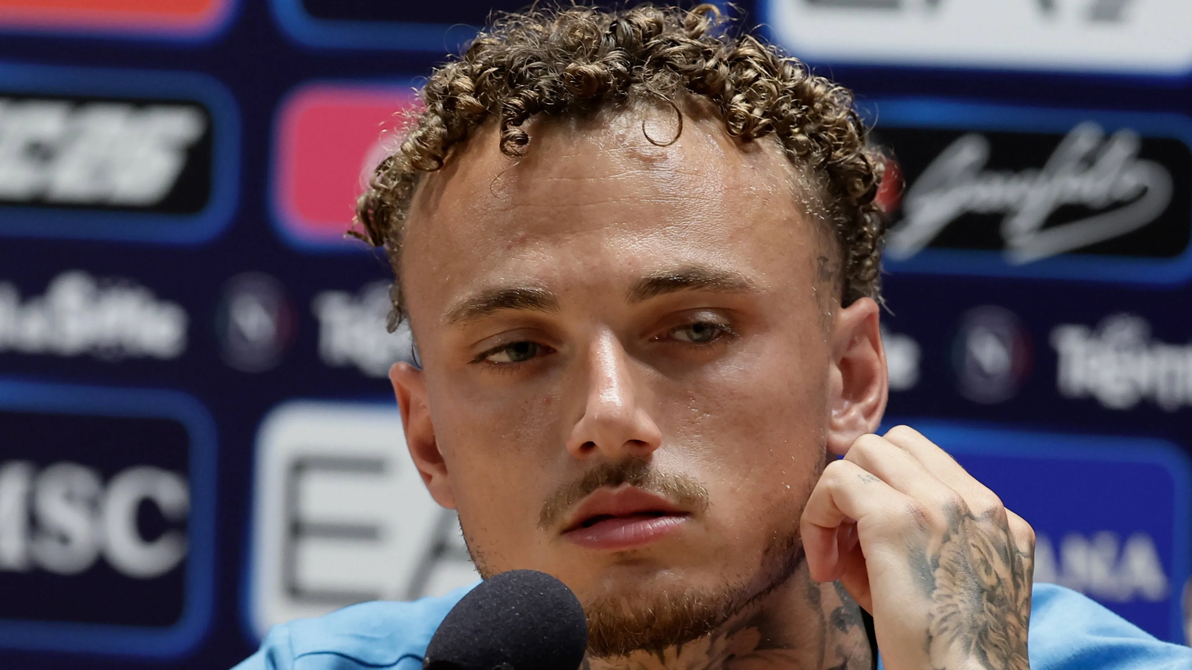 Noa Lang con la maglia del Napoli