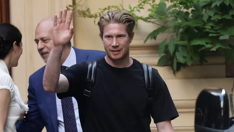 /images/s/s/c/ssc-napoli-unlveil-new-signing-kevin-de-bruyne-napoli-s-new-player-kevin-de-bruyne-leaves-for-filmauro-headquarters-where-he-meets-napoli-s-owner-aurelio-de-laurentiis-in-rome-italy-on-june-12-2025-rome-lazio-italy-copyright-xciroxdexlucax-originalfilenamedeluca-napolisn250612npvbgjpgjpg_1750794555784.jpg