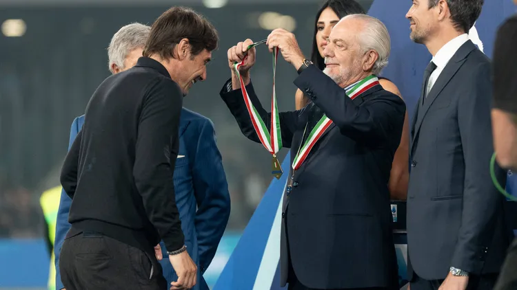 /images/s/s/c/ssc-napoli-v-cagliari-calcio-serie-a-enilive-antonio-conte-head-coach-of-ssc-napoli-receives-the-medal-from-aurelio-de-laurentiis-chairman-of-ssc-napoli-at-the-end-of-the-serie-serie-a-enilive-match-between-ssc-napoli-and-cagliari-calcio-at-stadio-diego-armando-maradona-on-may-23-2025-in-naples-italy-naples-stadio-diego-armando-maradona-naples-italy-copyright-xgiuseppexmaffiax-serieanapoli-cagliari240525dsc9572jpg_1748359215865.jpg