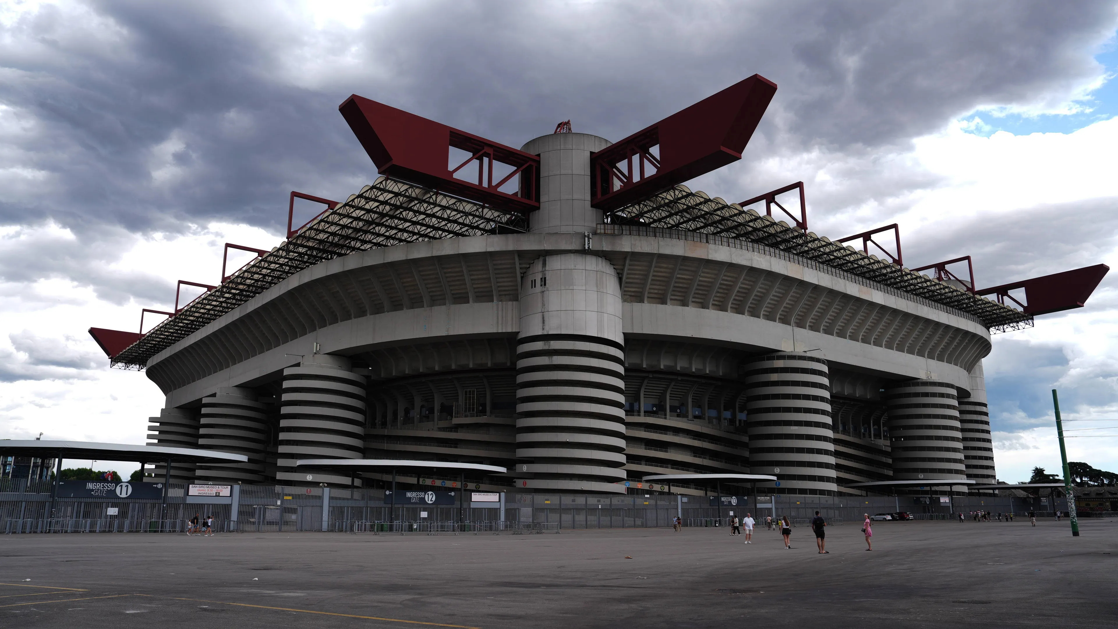 Euro 2032, San Siro ad un passo dall'esclusione!