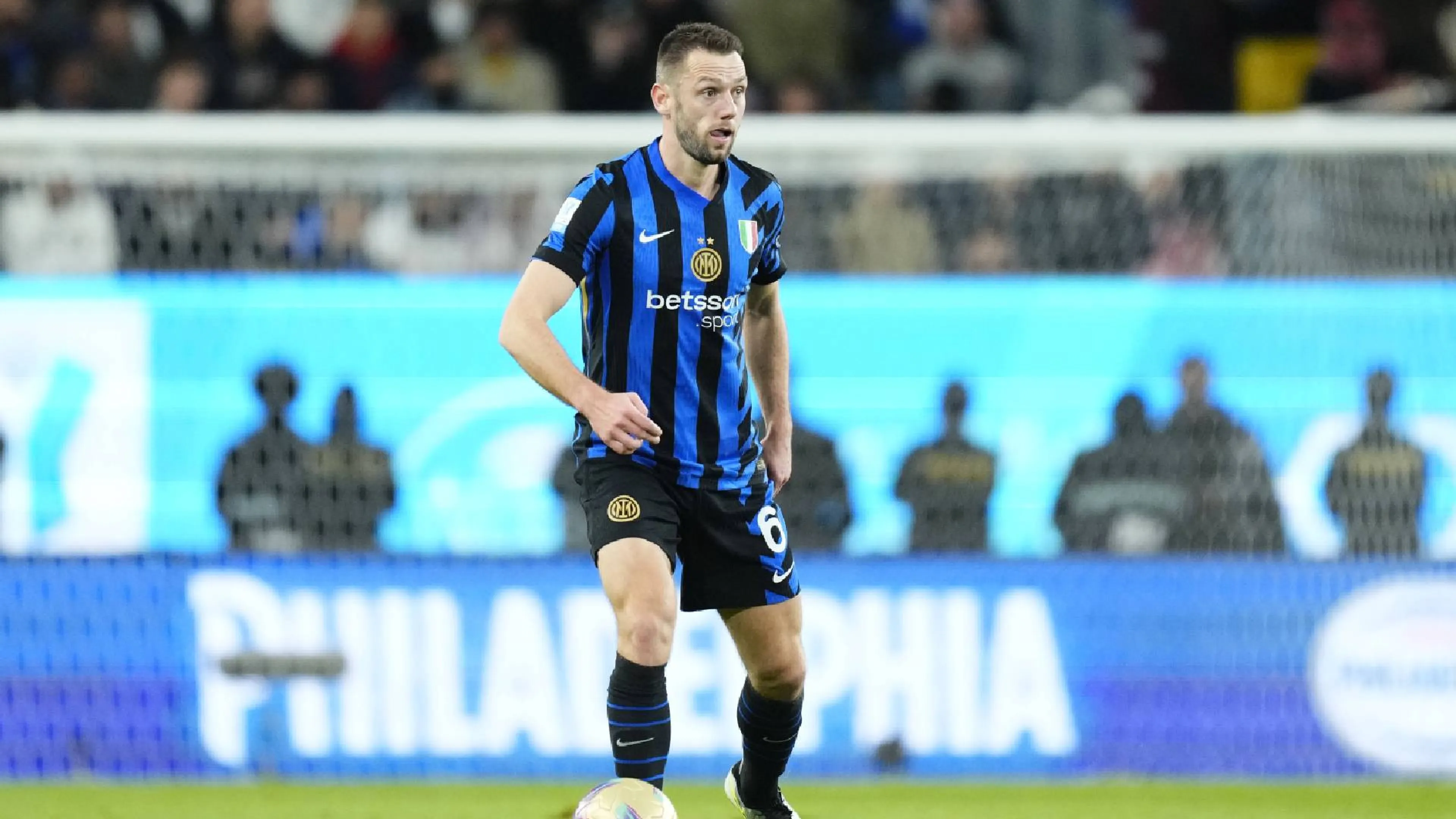 Inter, rivoluzione in difesa: De Vrij resta, Acerbi a rischio