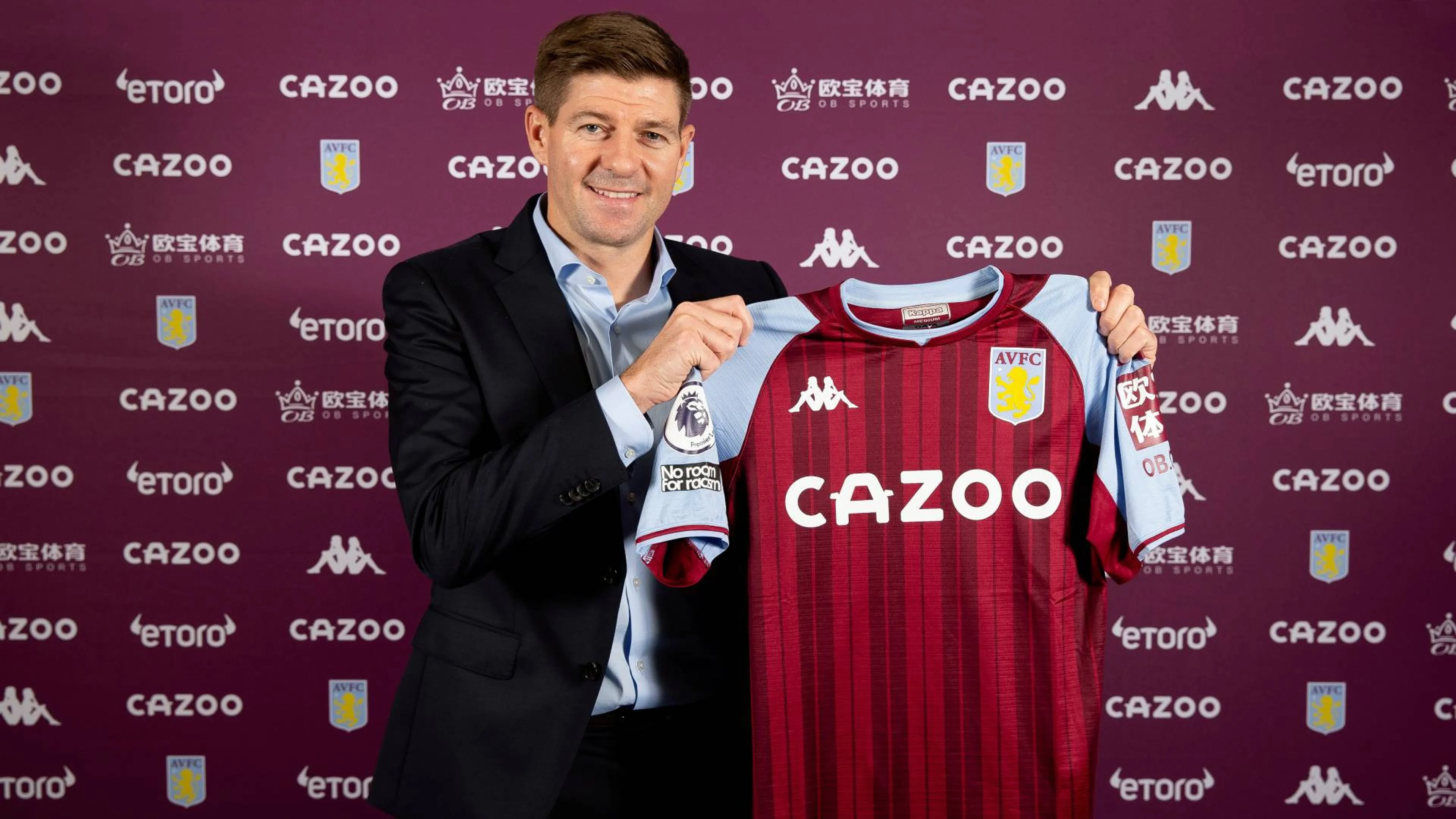Copertina di Gerrard ufficiale all’Aston Villa. Tifosi dei Rangers infuriati: “Un serpente assoluto”