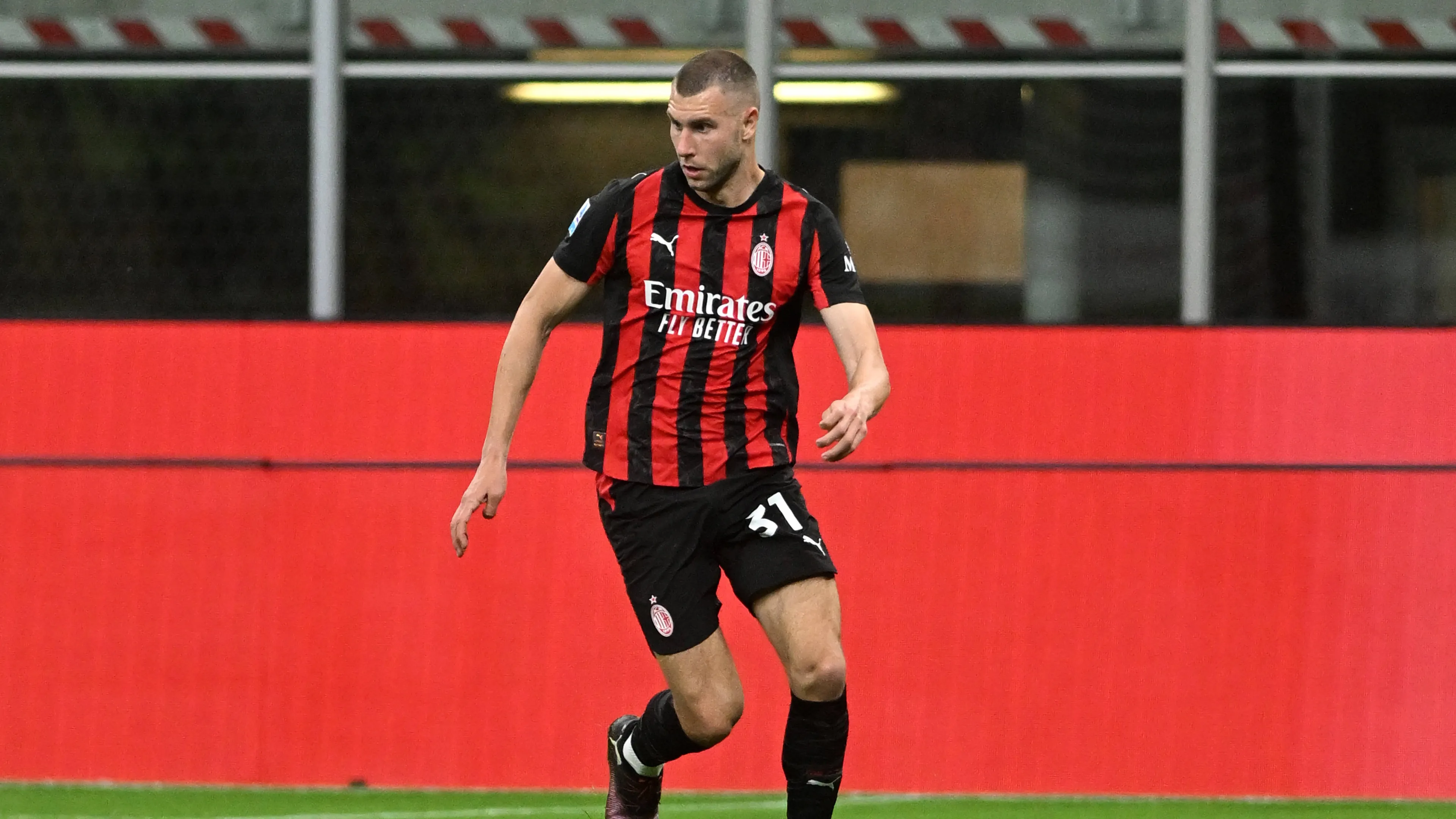 Copertina di STRAHINJA PAVLOVIC Serie A 2024 25 Milan Monza 2 0 Milan New Shirt 2025 26 azione action single shot SERIE A 2024 25 MILAN MONZA 2 0 Milan Maglia Nuova 2025 26