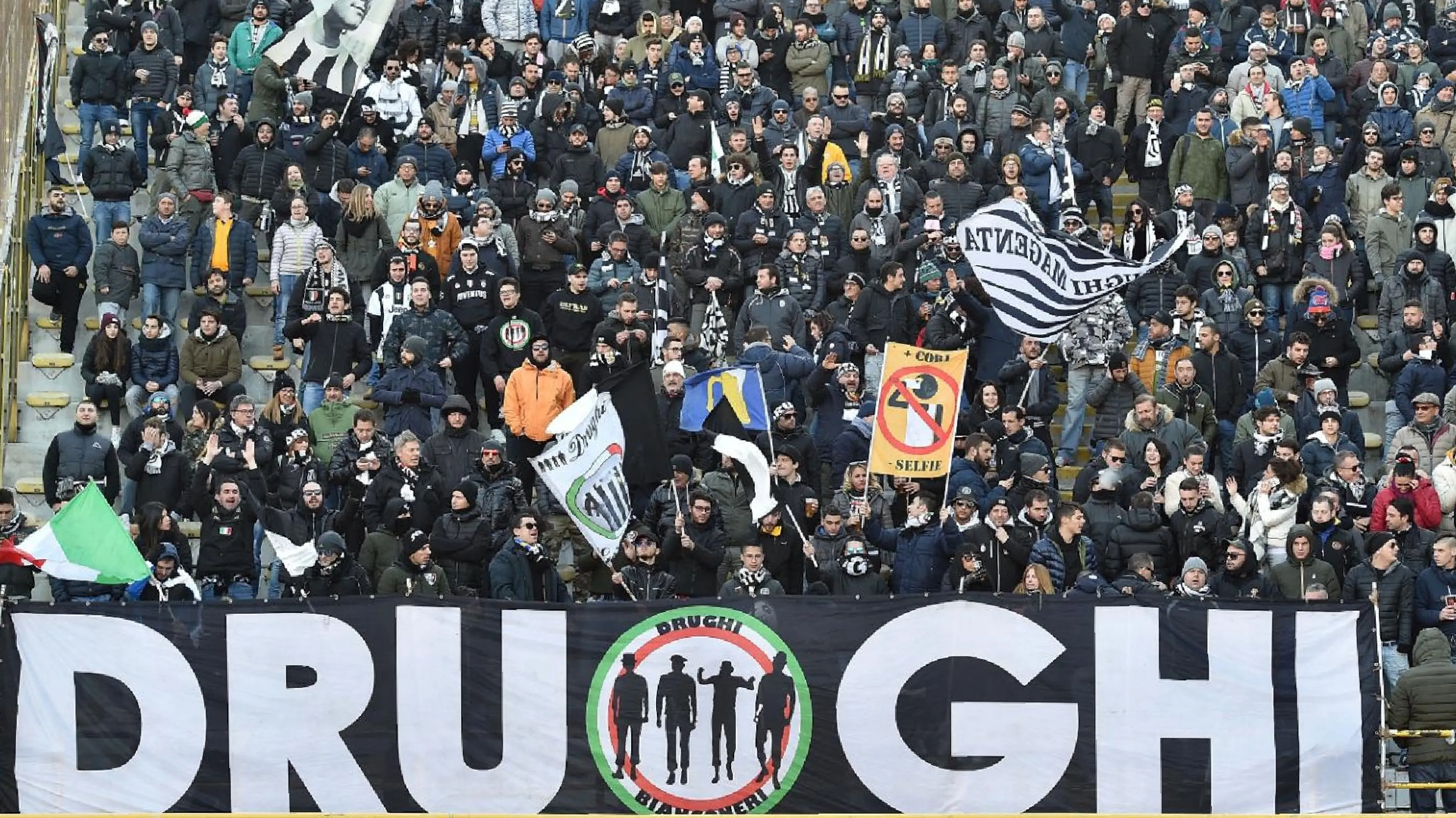 Copertina di Verso Toro Juve, blitz di ultras bianconeri a Superga: striscioni provocatori