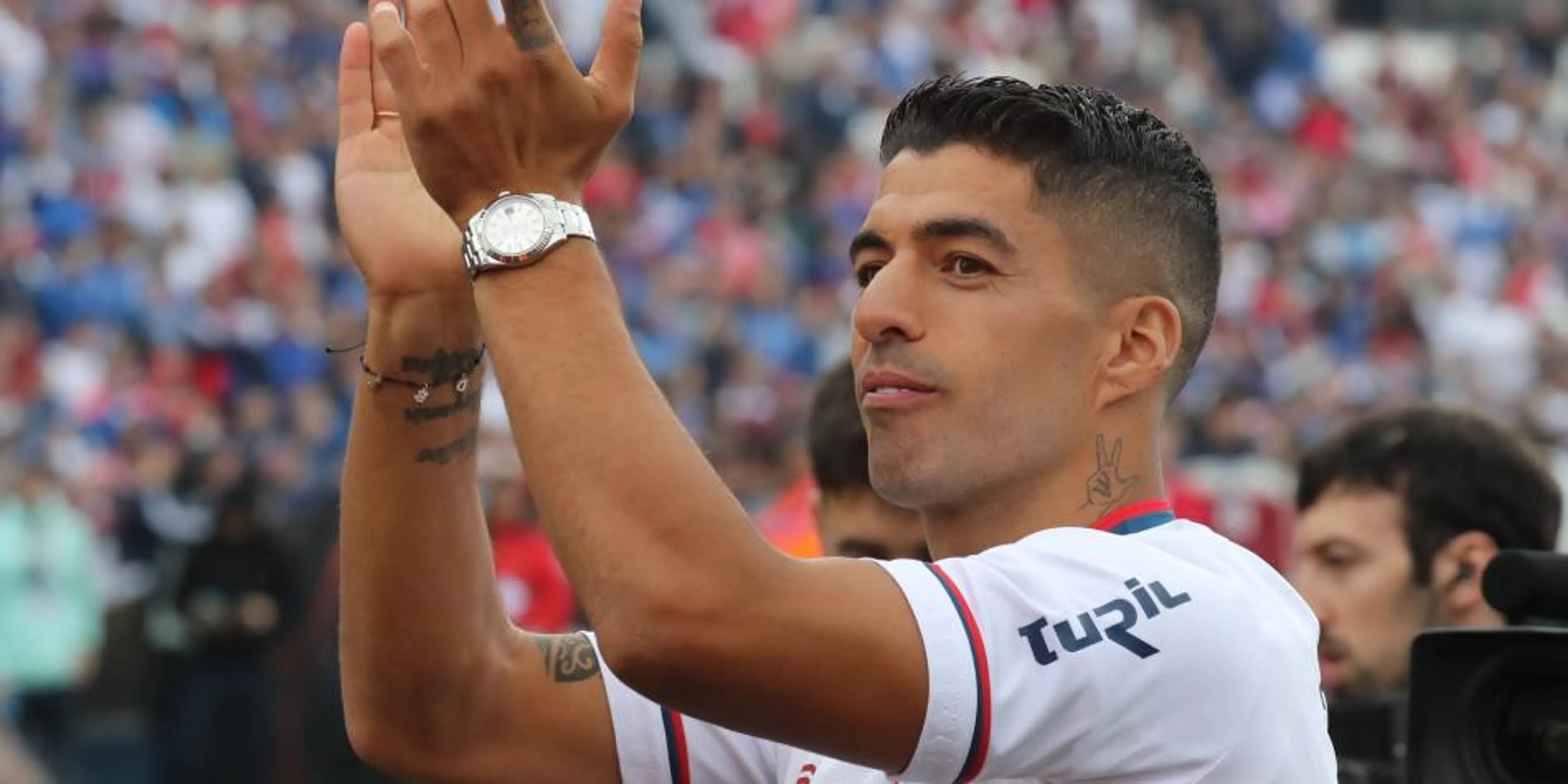 Copertina di Luis Suarez presto svincolato, due club si contendono l’uruguaiano 