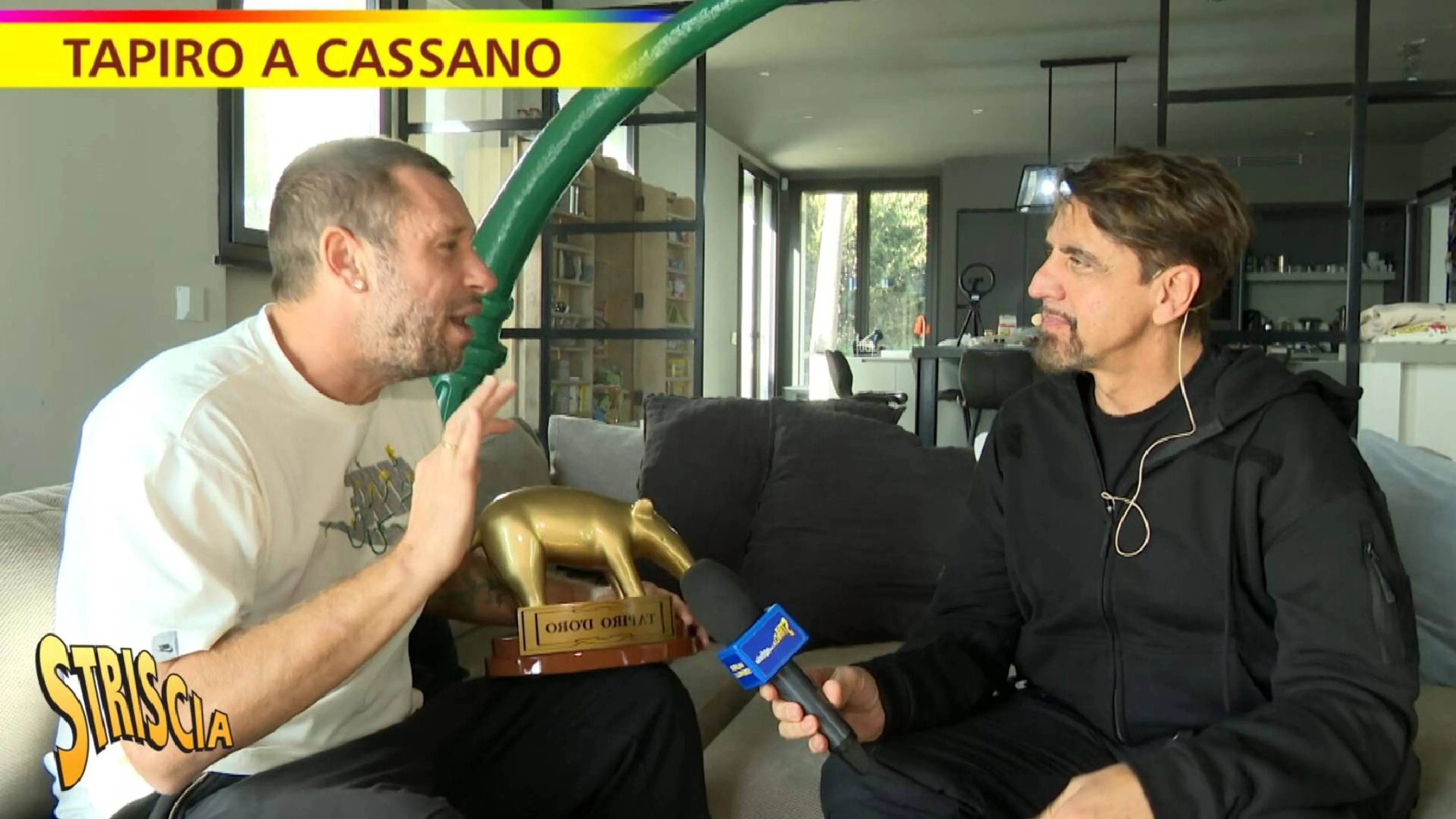 Copertina di Cassano a Striscia fa capire chi è la causa della fine della Bobo Tv