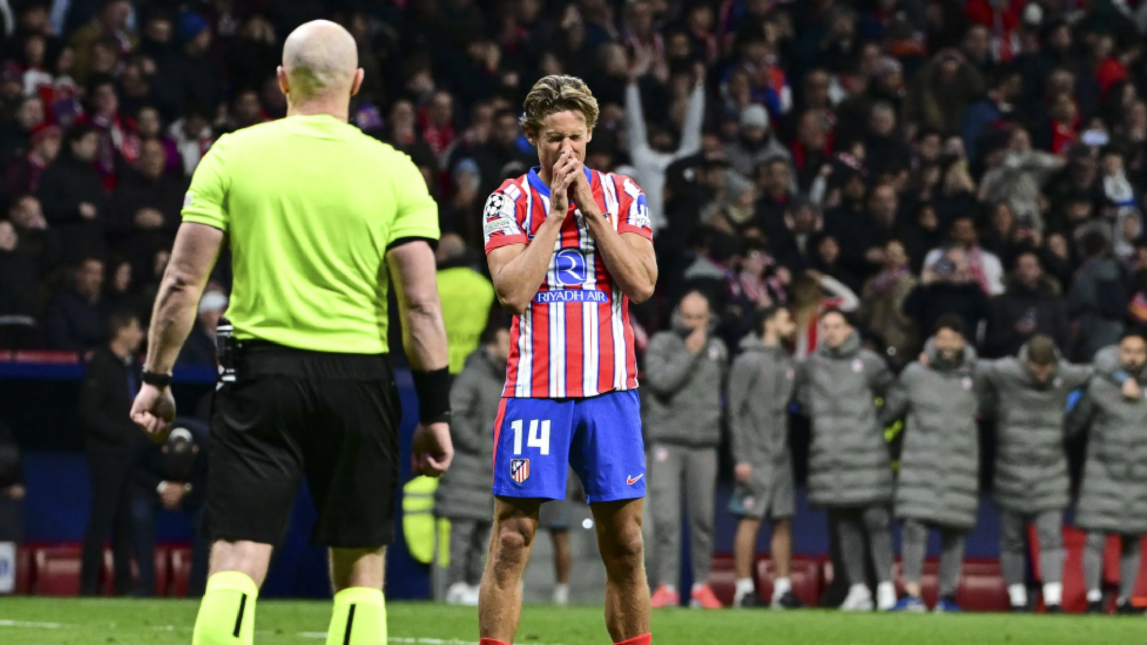 Copertina di "Le teorie del complotto stanno diventando realtà". Llorente e la controversa ipotesi sul blackout in Spagna