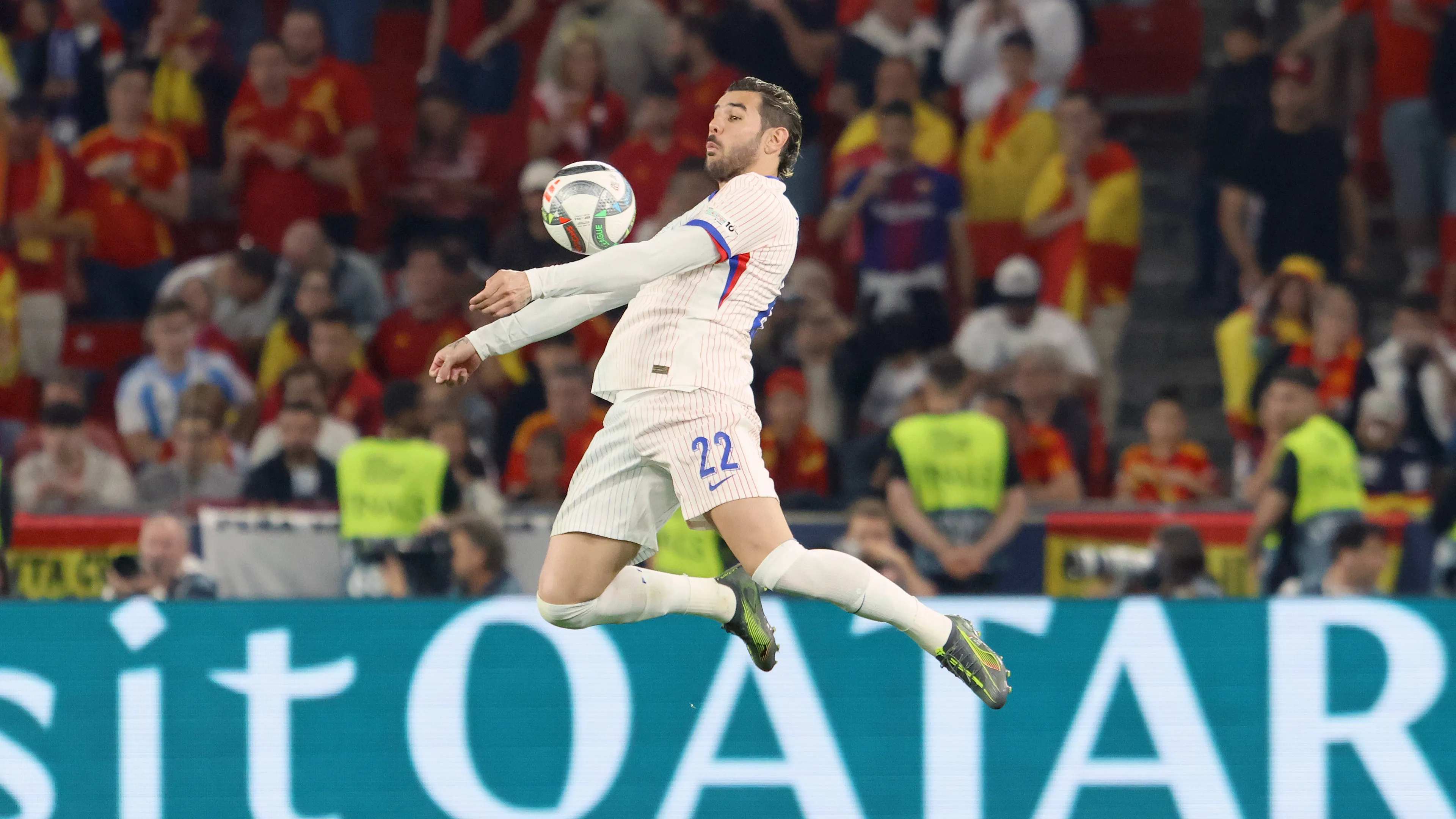 Calciomercato Milan, l'Arabia Saudita ci riprova per Theo Hernandez: alzata l'offerta