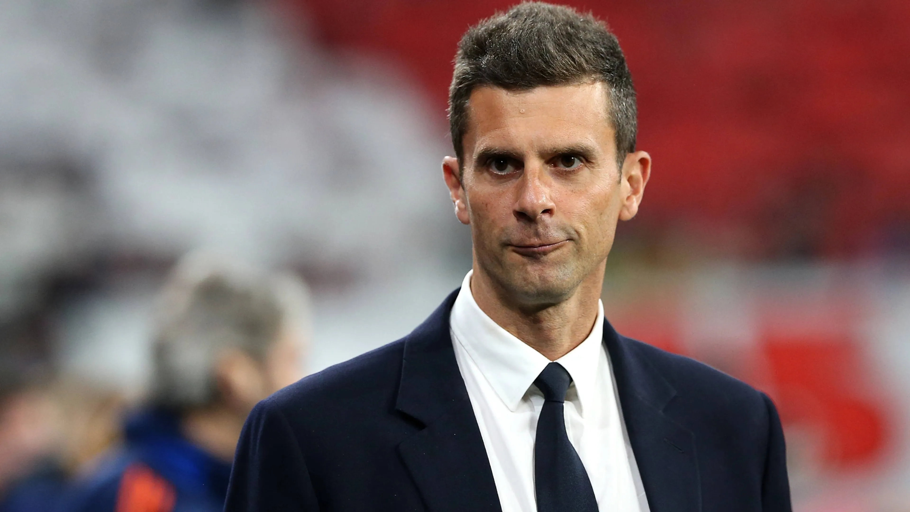 Copertina di Douglas Luiz in difesa! La pazza idea di Thiago Motta per sostituire Bremer. Ma a gennaio vuole Beukema