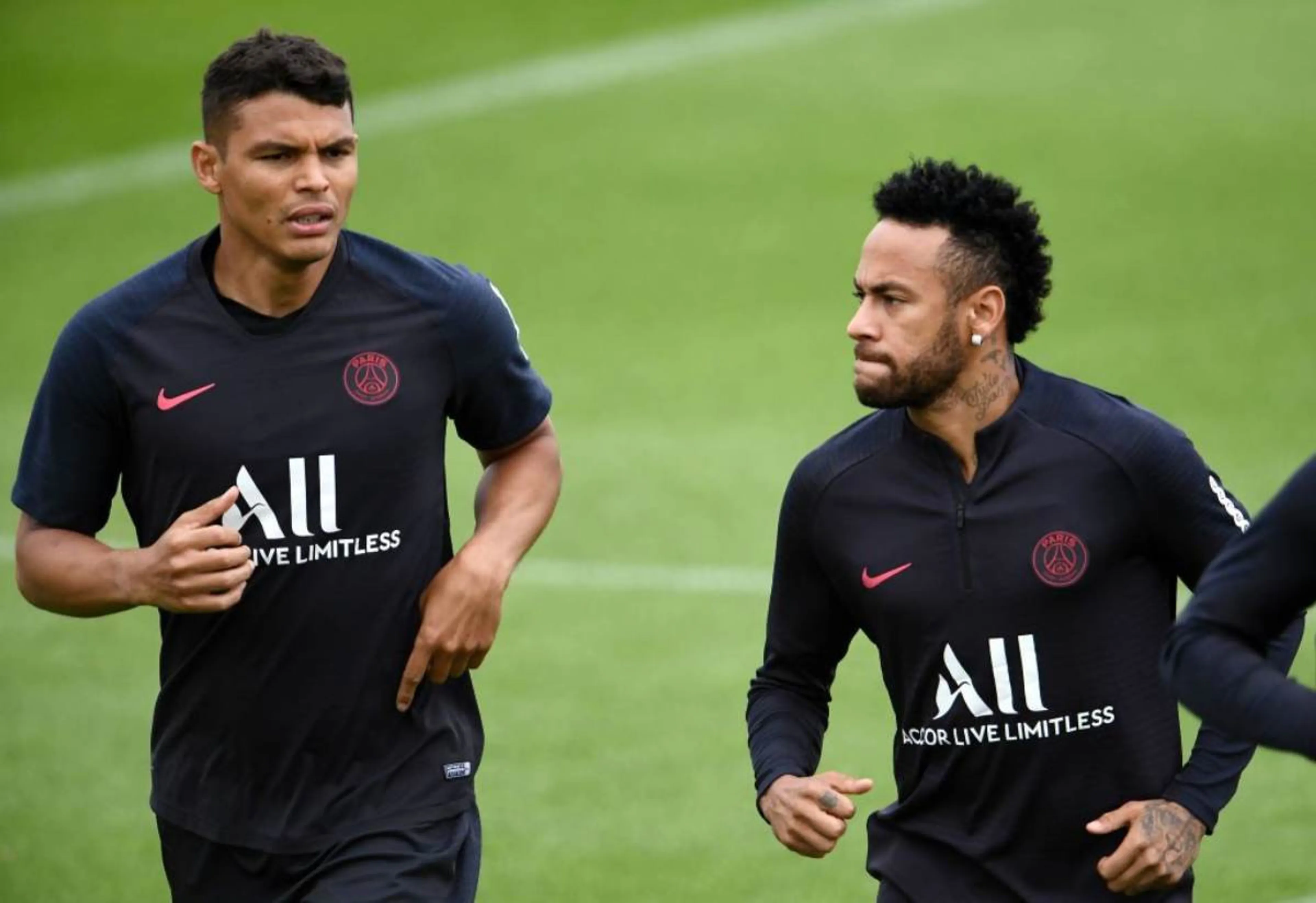 Copertina di Chelsea, l’ordine di Thiago Silva a Neymar: “Se lascia il Psg deve venire qui”