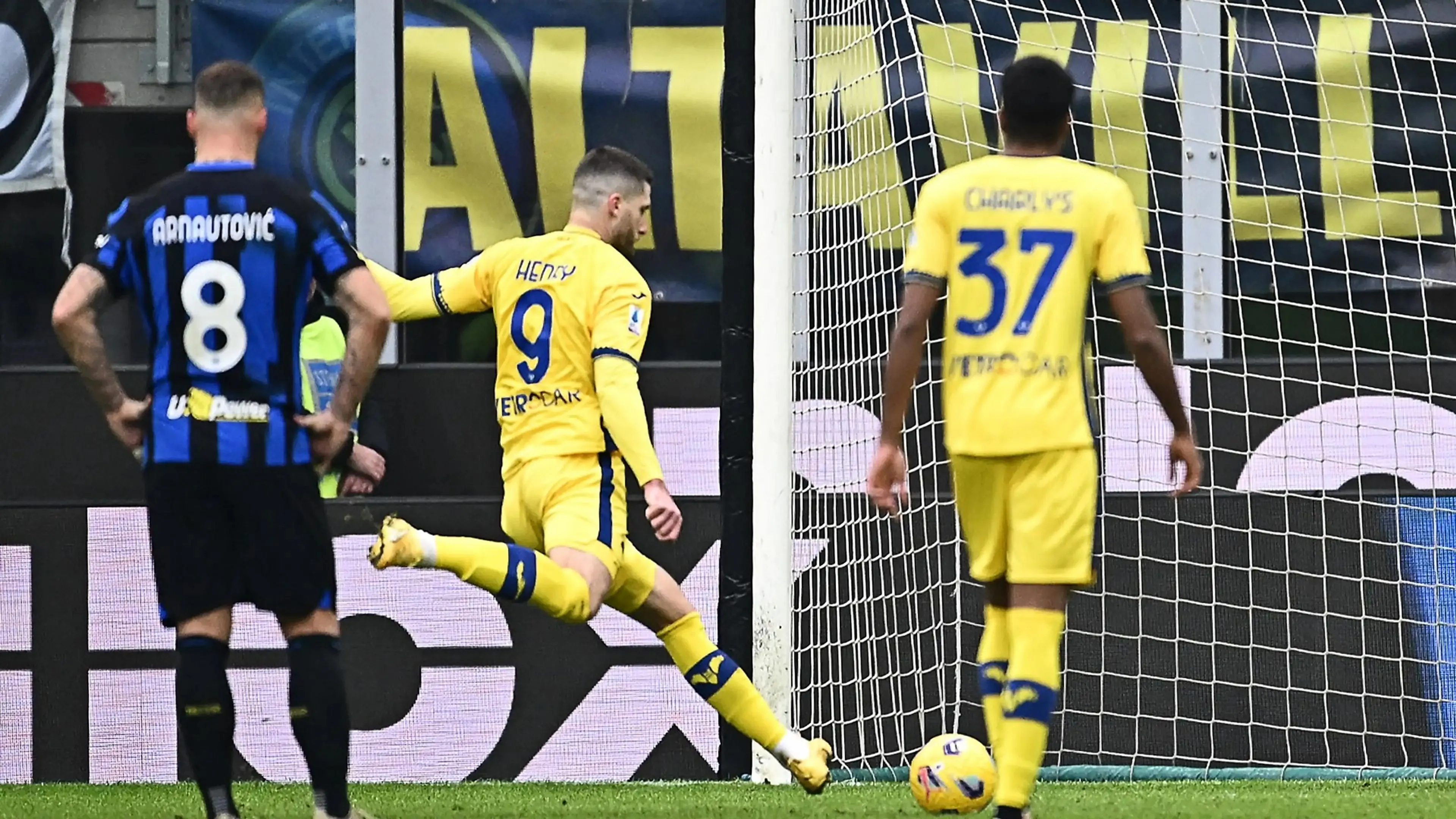 Minacce di morte a Henry dopo il rigore sbagliato in Inter-Verona (FOTO)