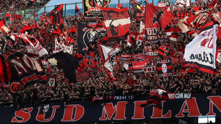 /images/t/i/f/Tifosi-Milan.jpg