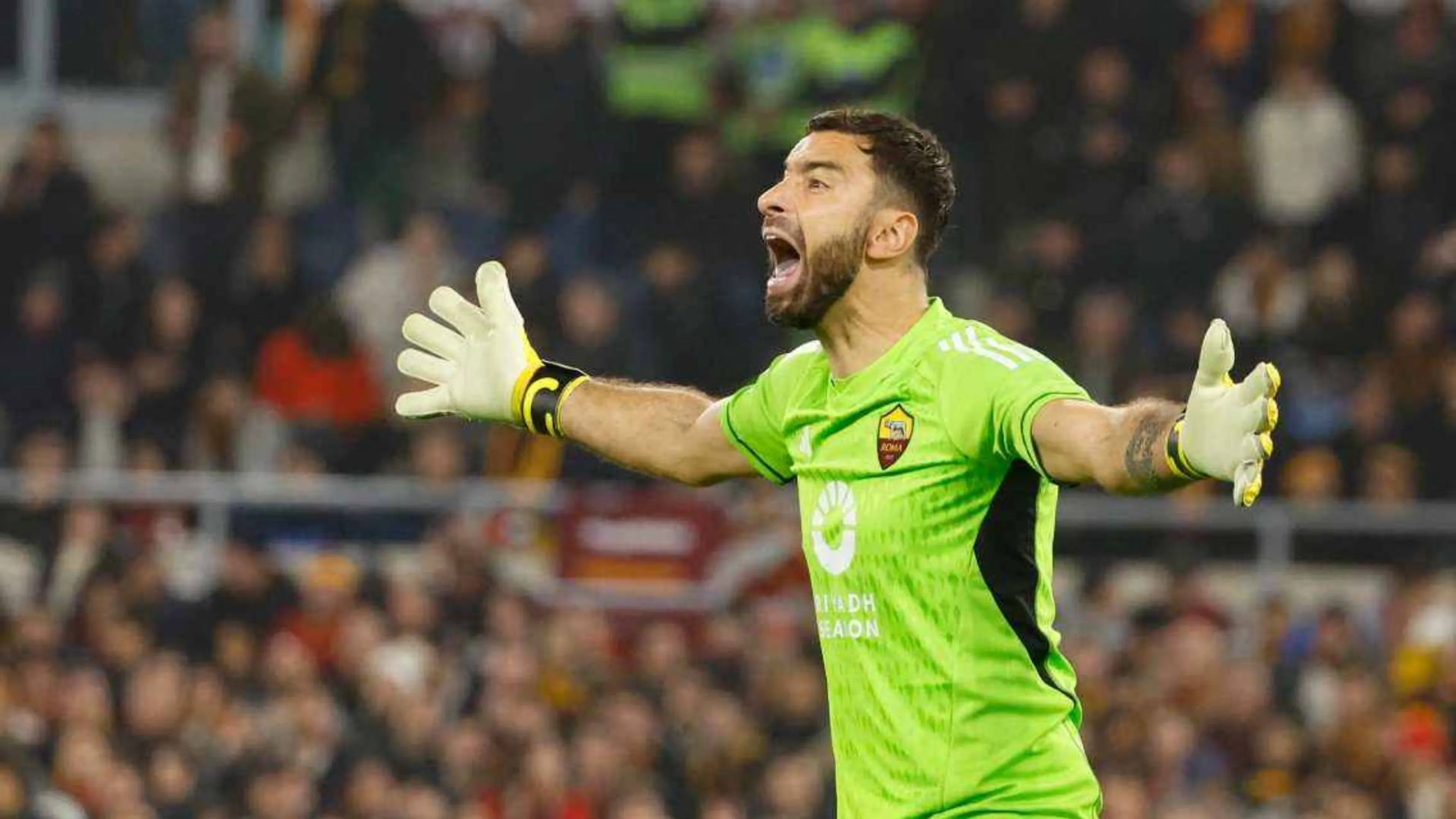 "Rui Pasticcio", papera del portiere e tifosi della Roma inviperiti (VIDEO)